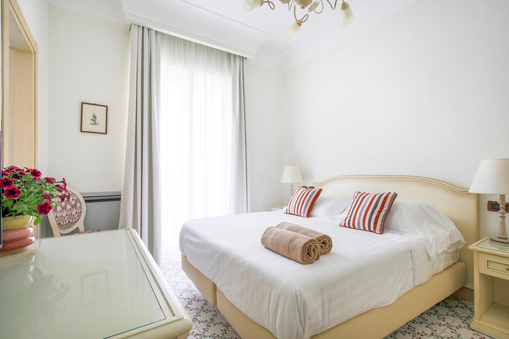 Double Room,1595400253:JPEG