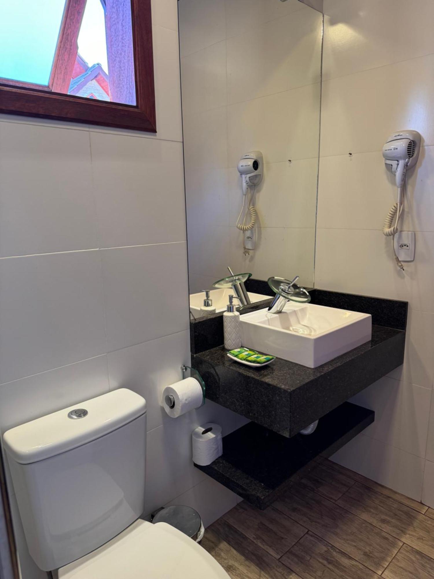 Suíte Deluxe com Banheira de Hidromassagem