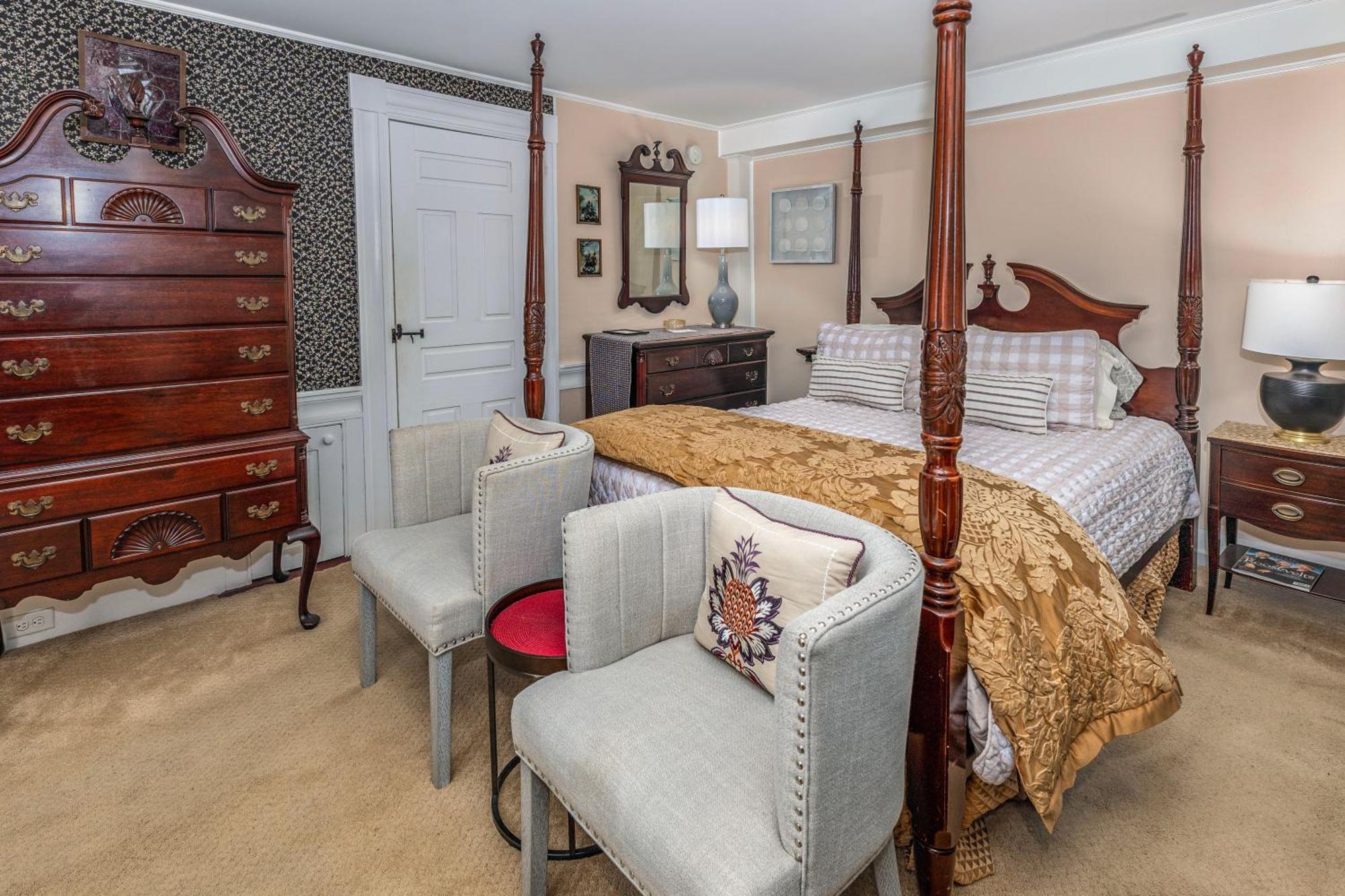 Queen Room