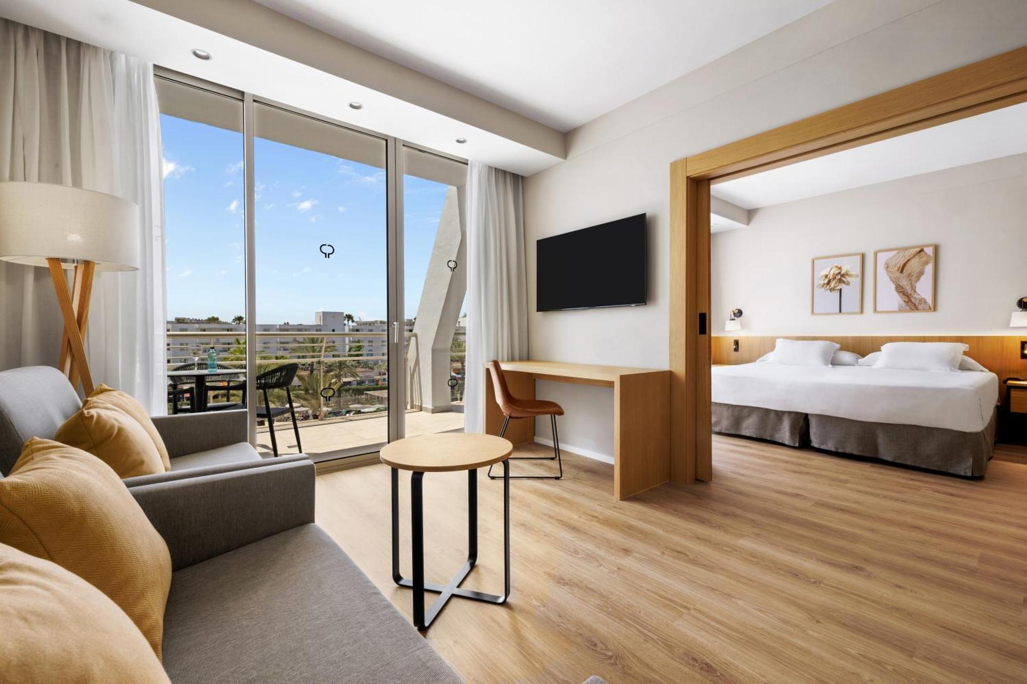 Suite Balcony,1597545900:JPEG