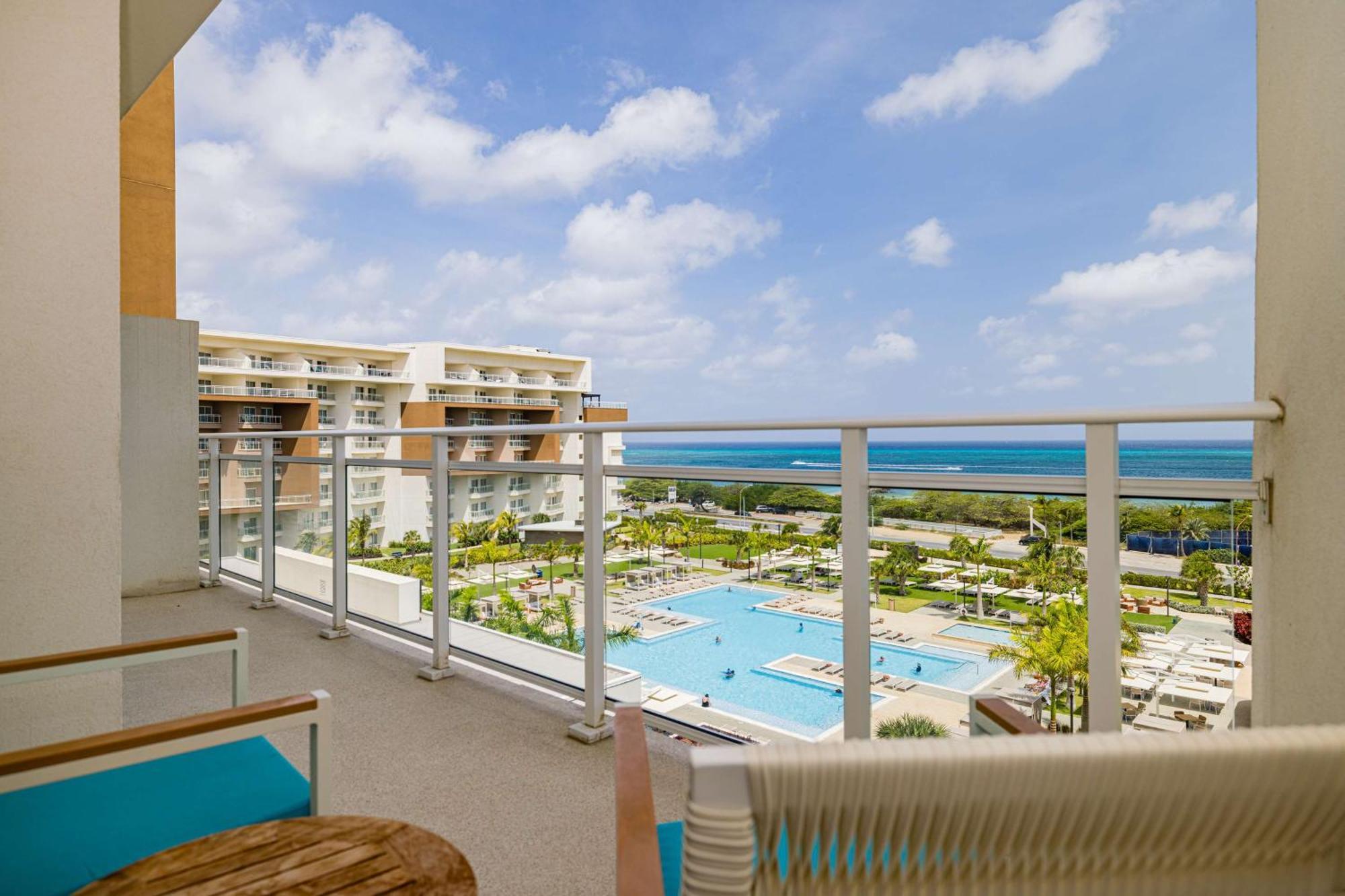 One-Bedroom Queen Suite Ocean View Top Floor