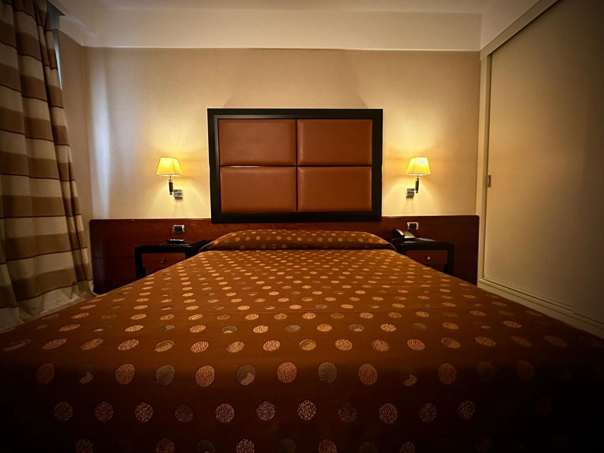 Quarto com Cama de Casal ou 2 de Solteiro