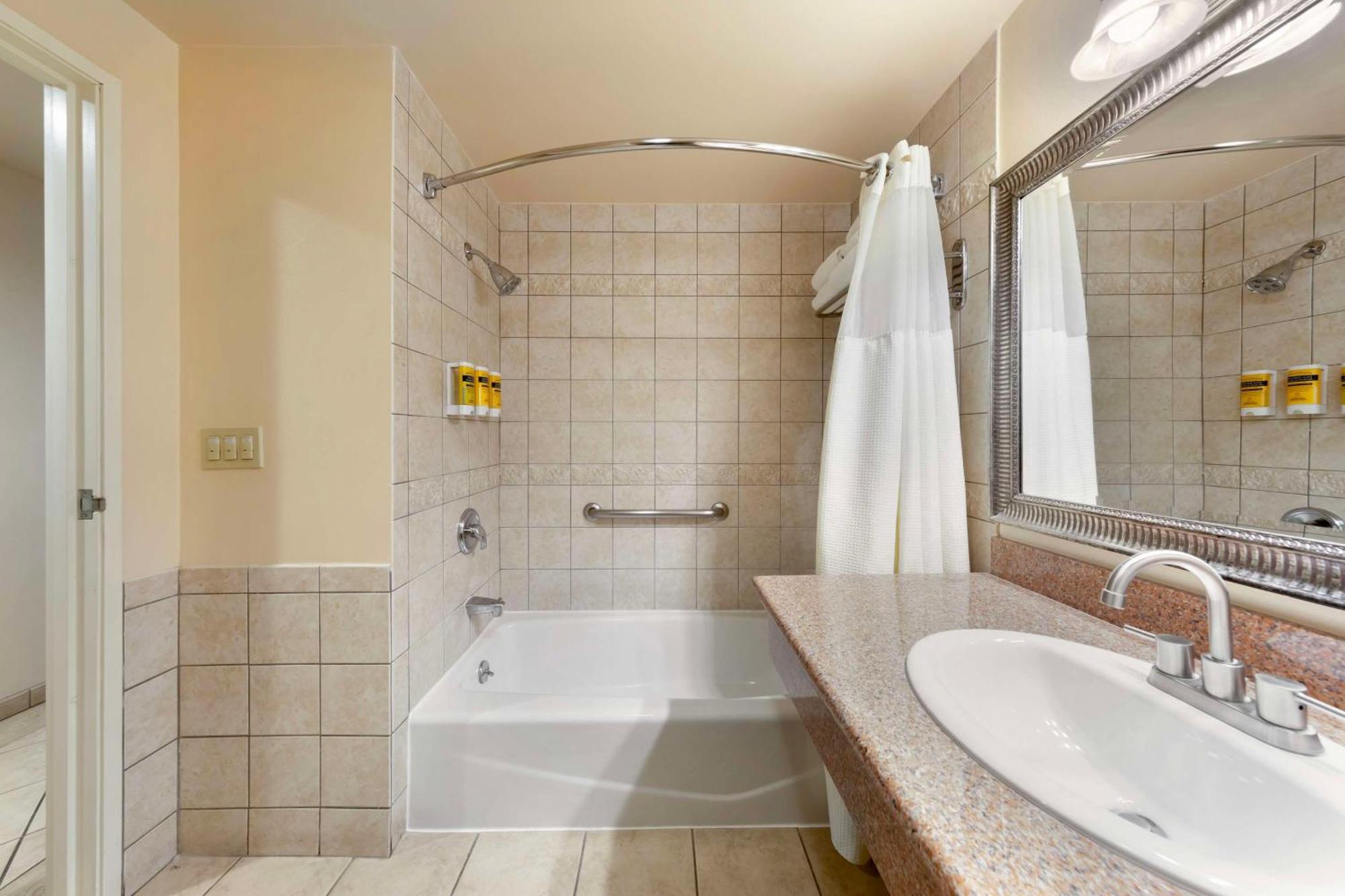 Queen Room with Two Queen Beds - Hearing Accessible