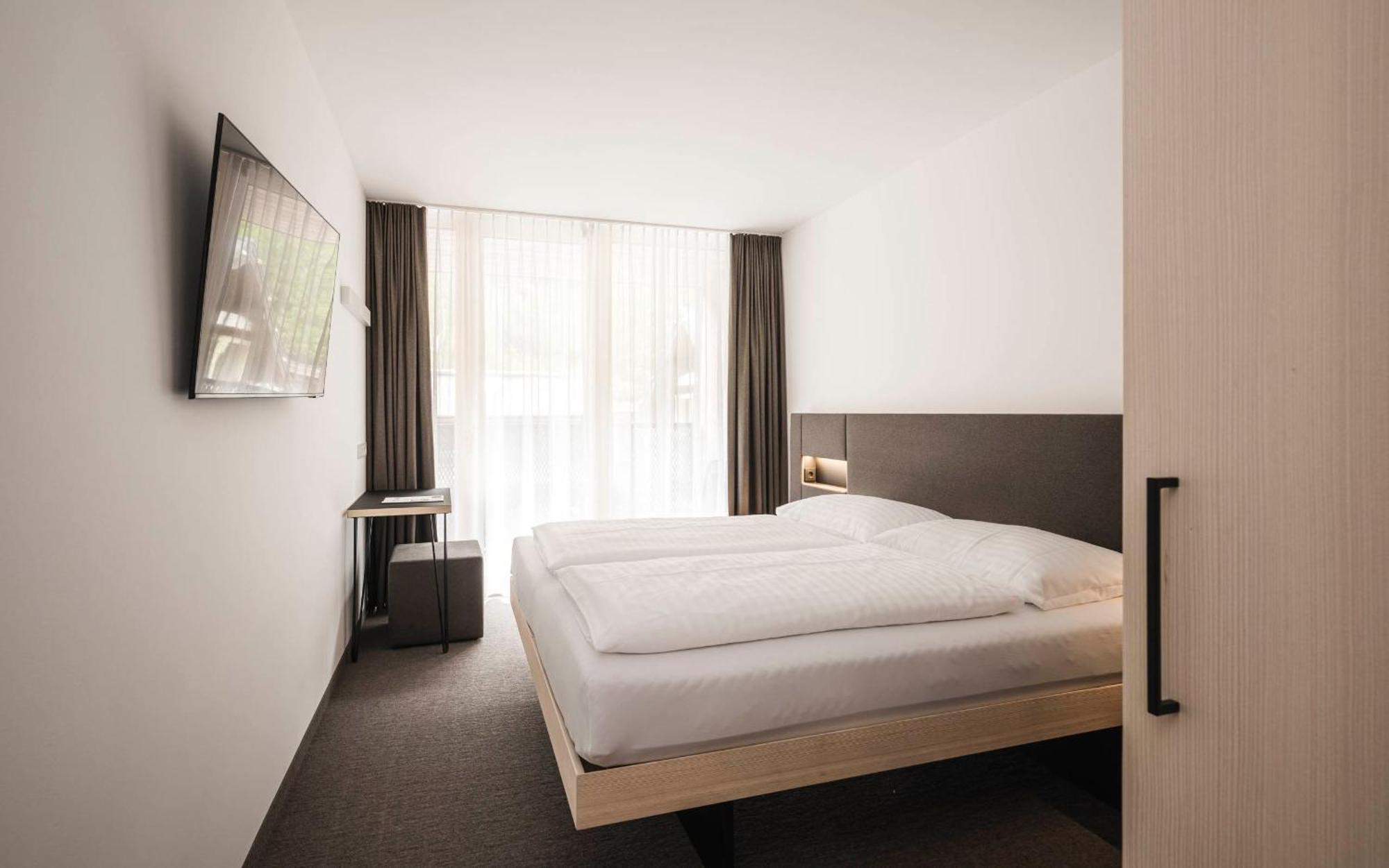 Basic Double Room Balcony,1534627150:JPEG