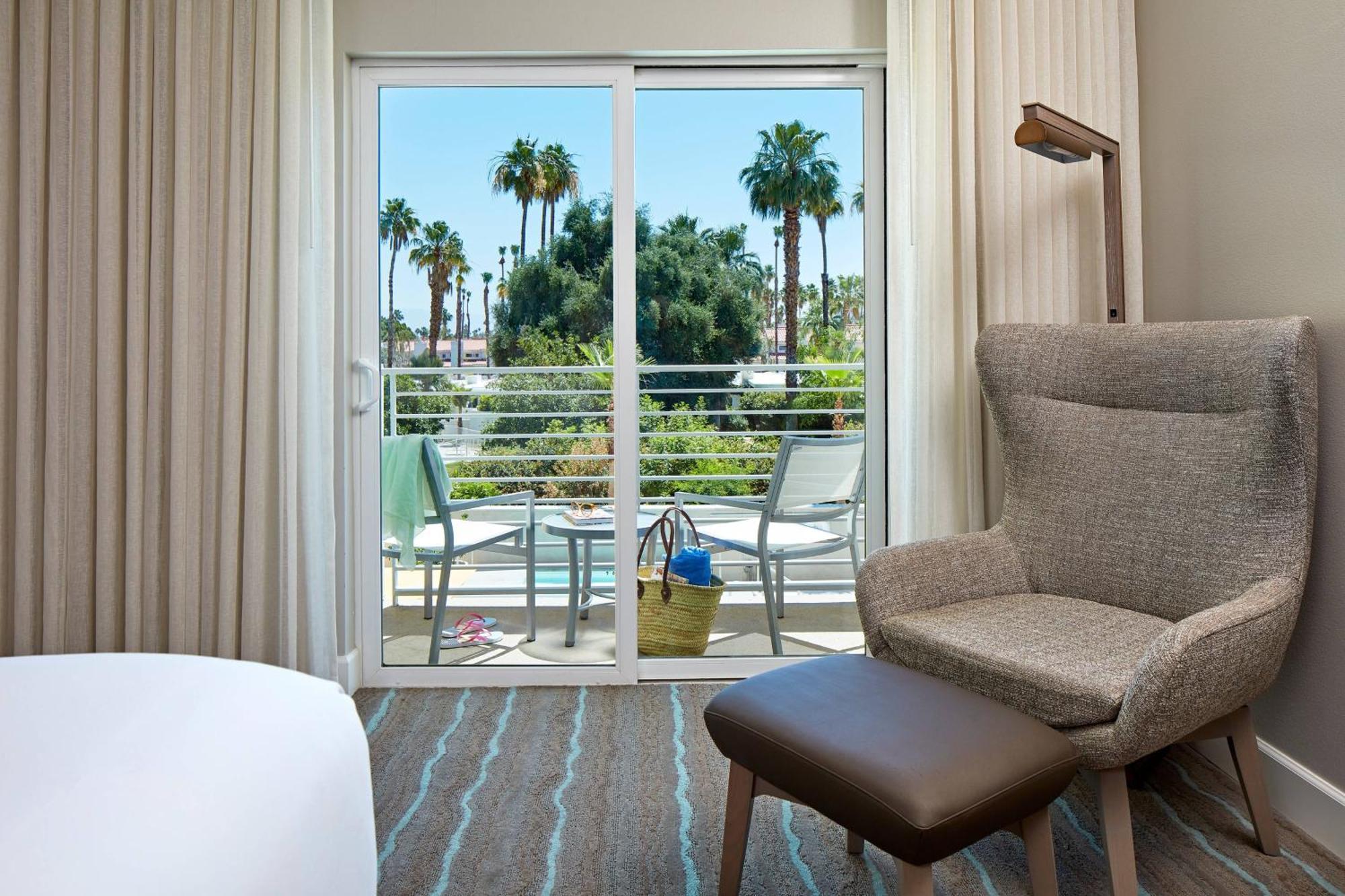 Premier Guest room 2 Queen Balcony Hearing Accessible