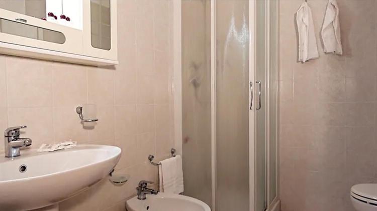 One-Bedroom Apartment Terrace,1605525699:JPEG