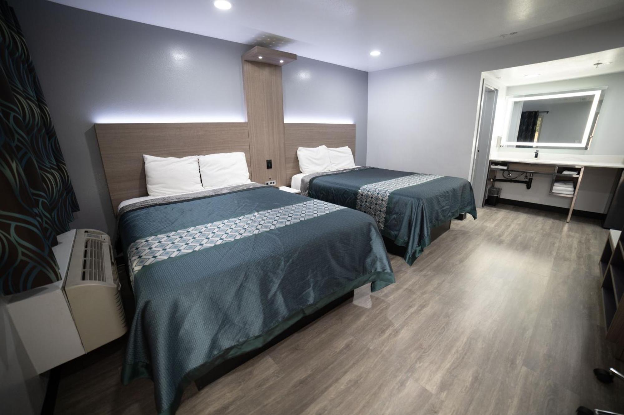 Room Two Double Beds Non-Smoking