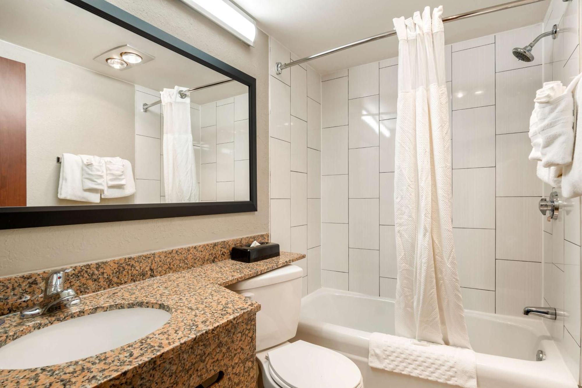 King Room with Kitchenette - Non-Smoking