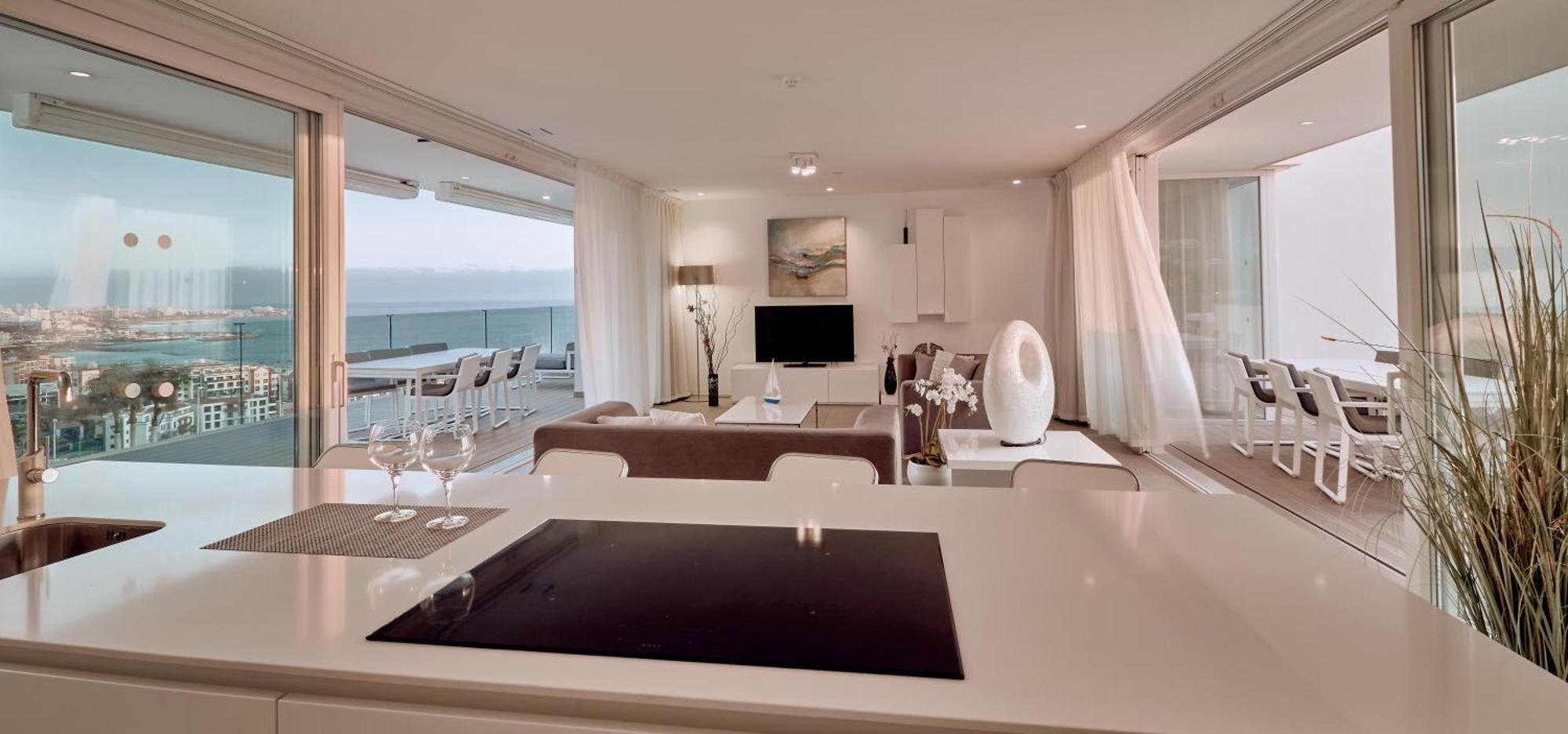 Suite Serenity Allegra con 2 Camere da Letto, Vasca Idromassaggio e Vista Mare