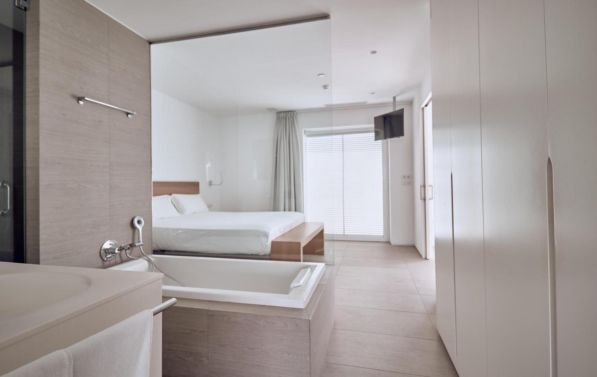 Suite Serenity Bliss con 2 Camere da Letto e Vista Mare