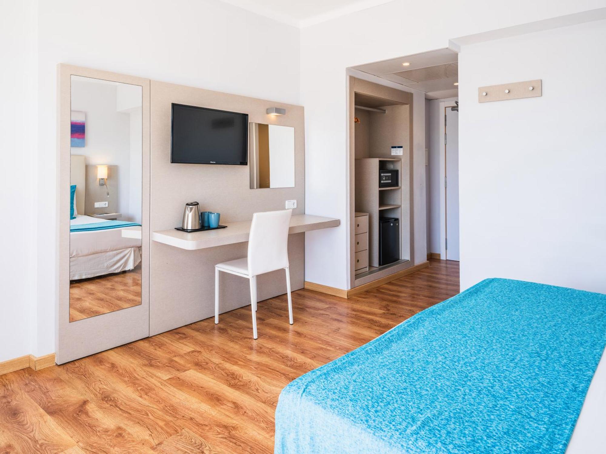 Double or Twin Room Side Sea View
