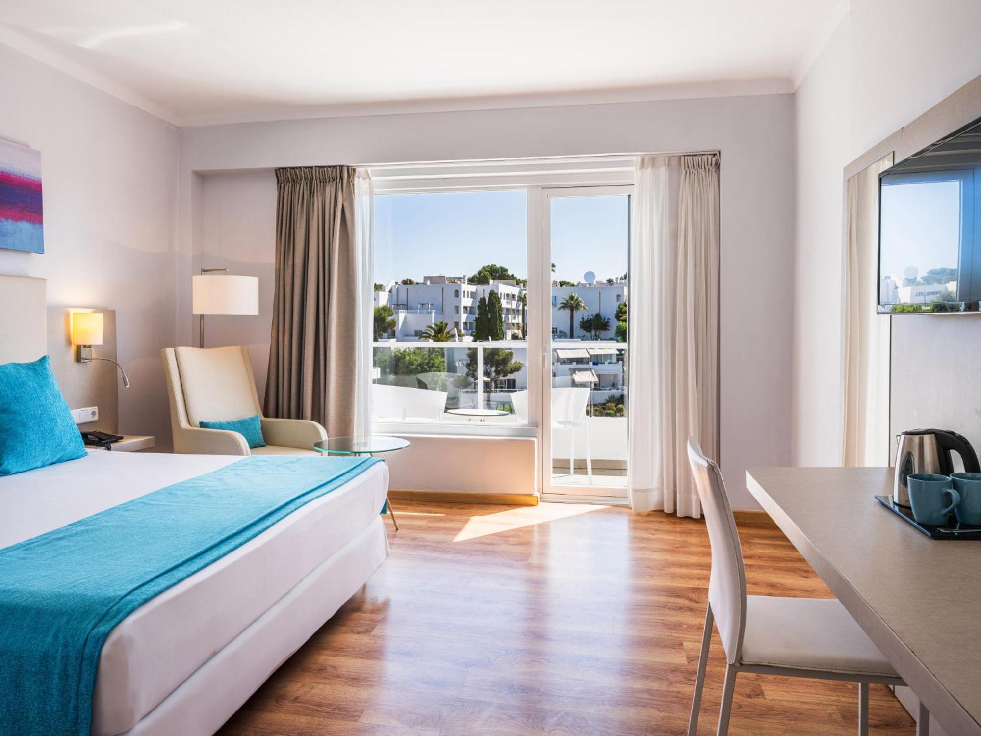 Double or Twin Room Side Sea View
