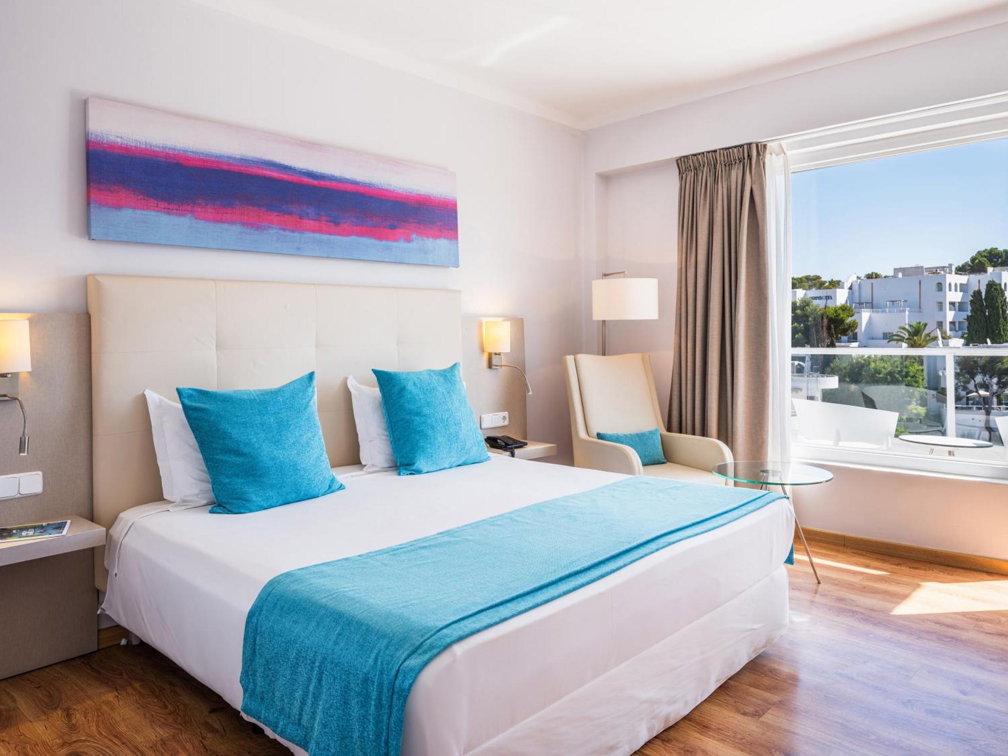 Double or Twin Room Side Sea View