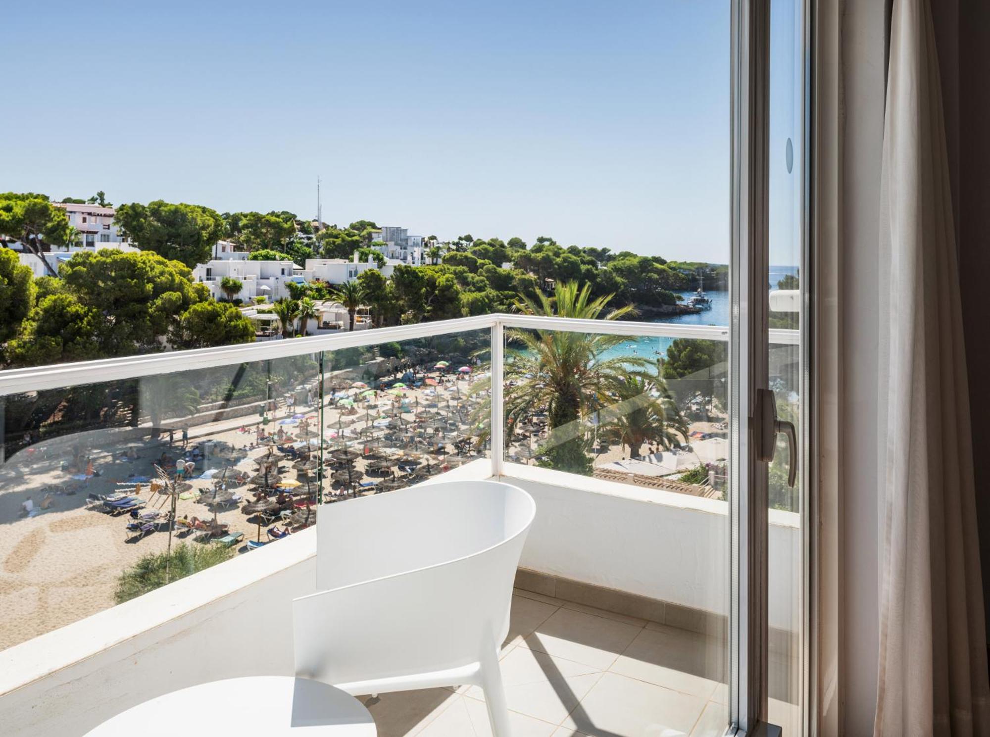 Double or Twin Room Side Sea View