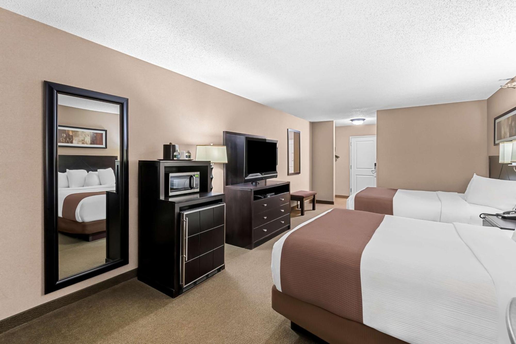 Queen Room with Two Queen Beds and Balcony - Non-Smoking