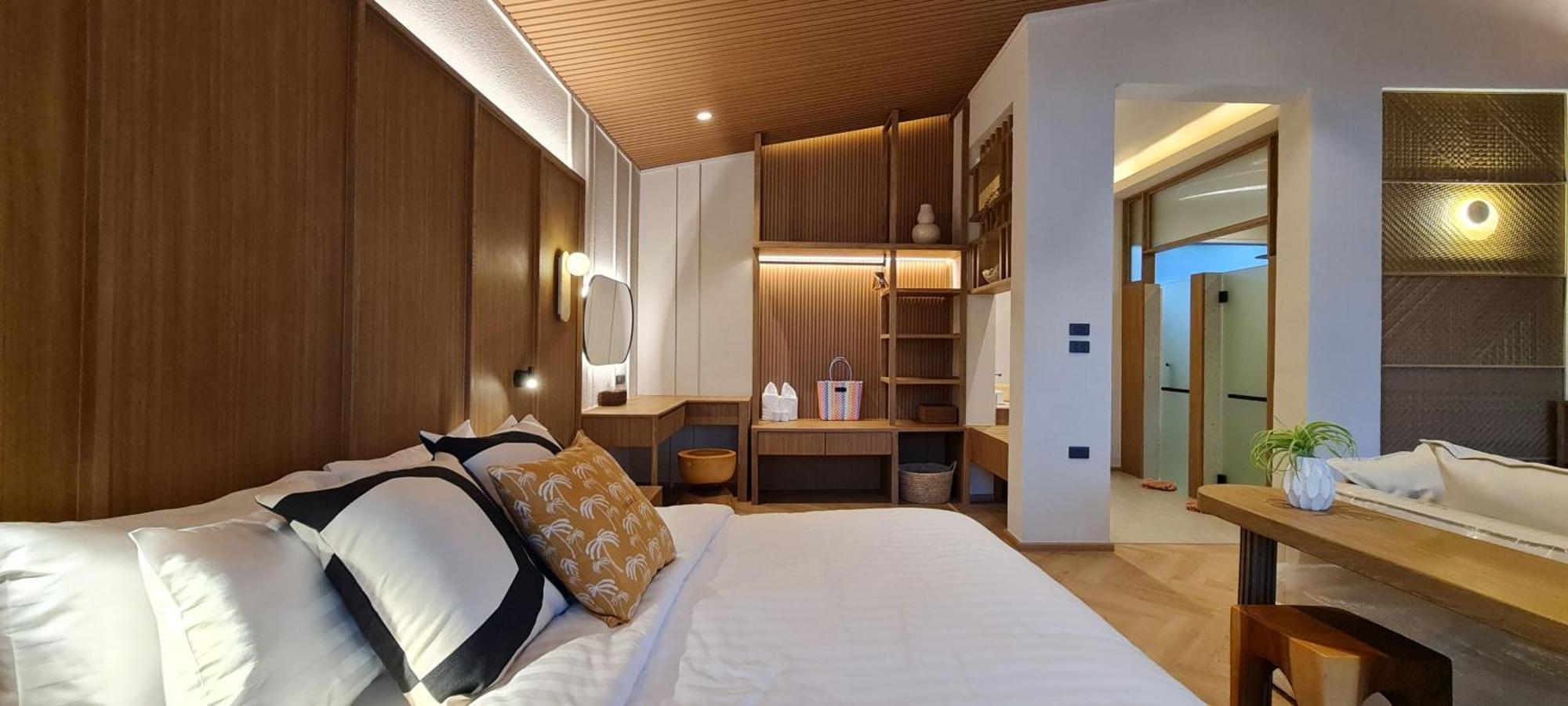 Junior Suite with Pool View