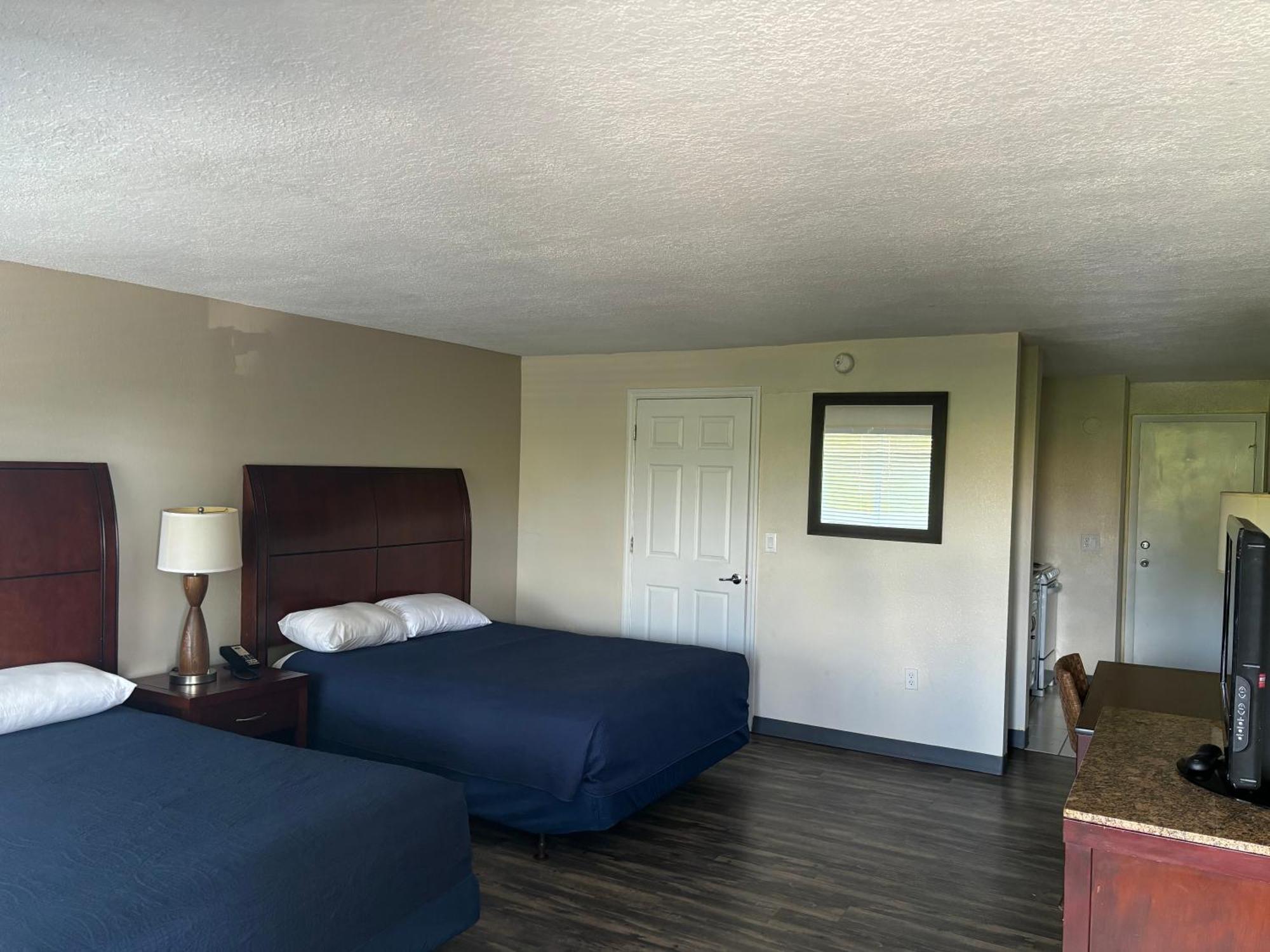 Standard Double Room with Two Double Beds - Smoking