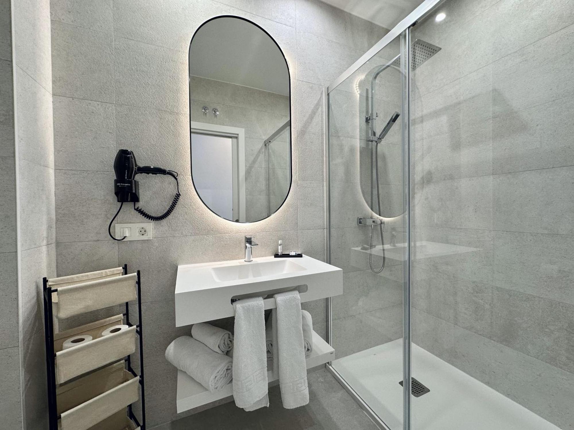 One-Bedroom Apartment Terrace,1613420714:JPEG