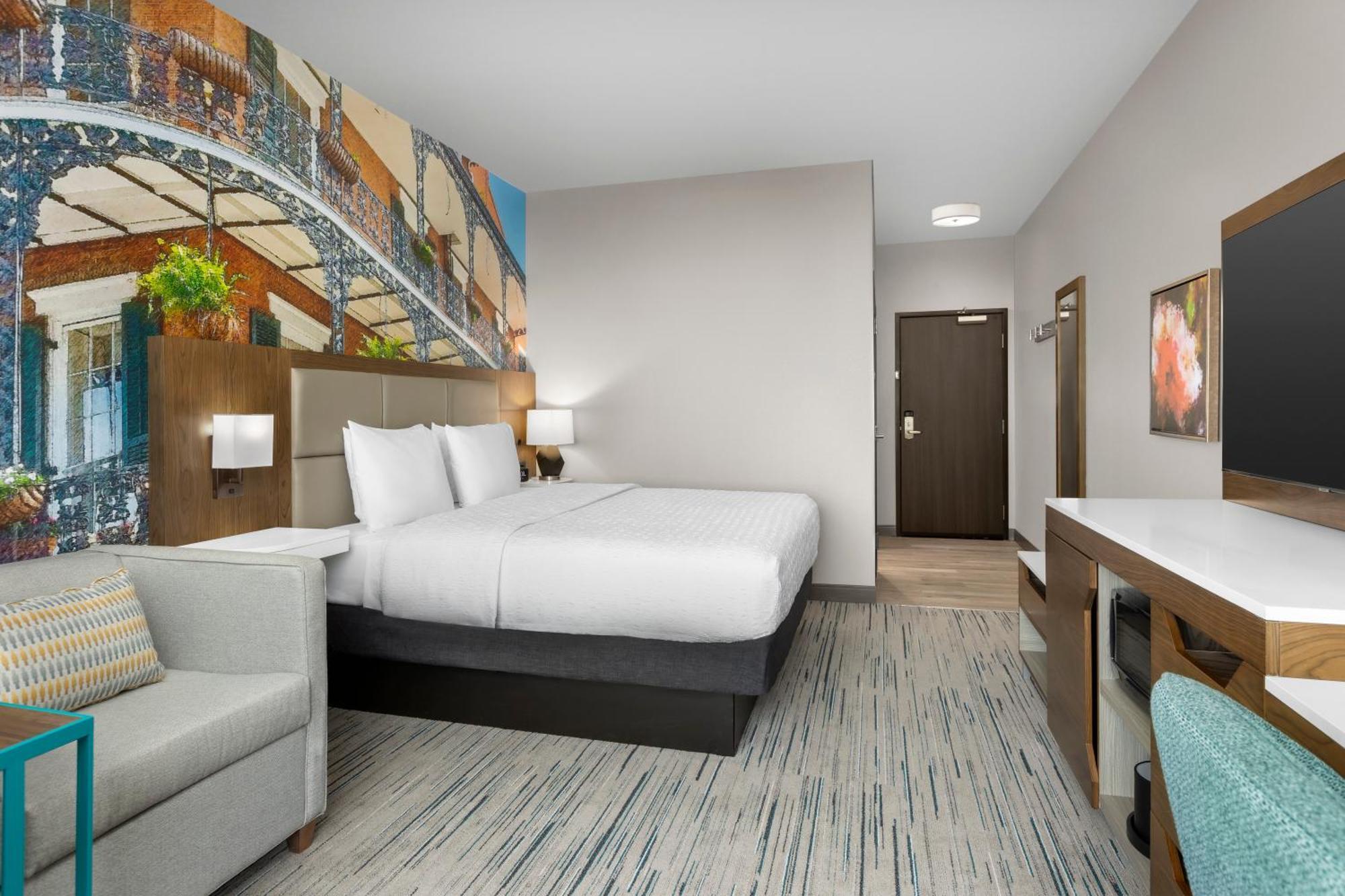 King Room with Sofa Bed and Balcony