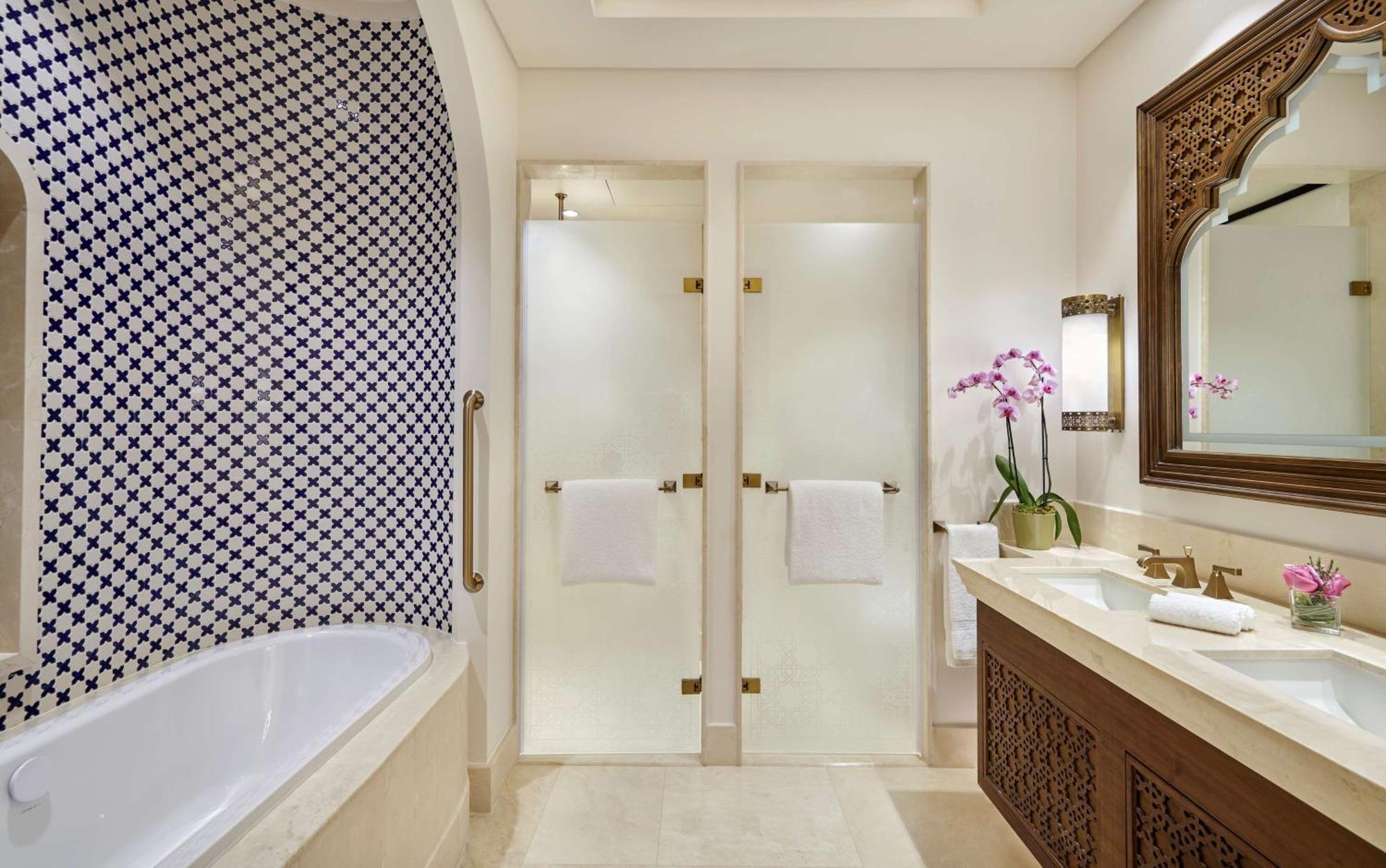 One-Bedroom Suite With Sea View - Waterpark Access
