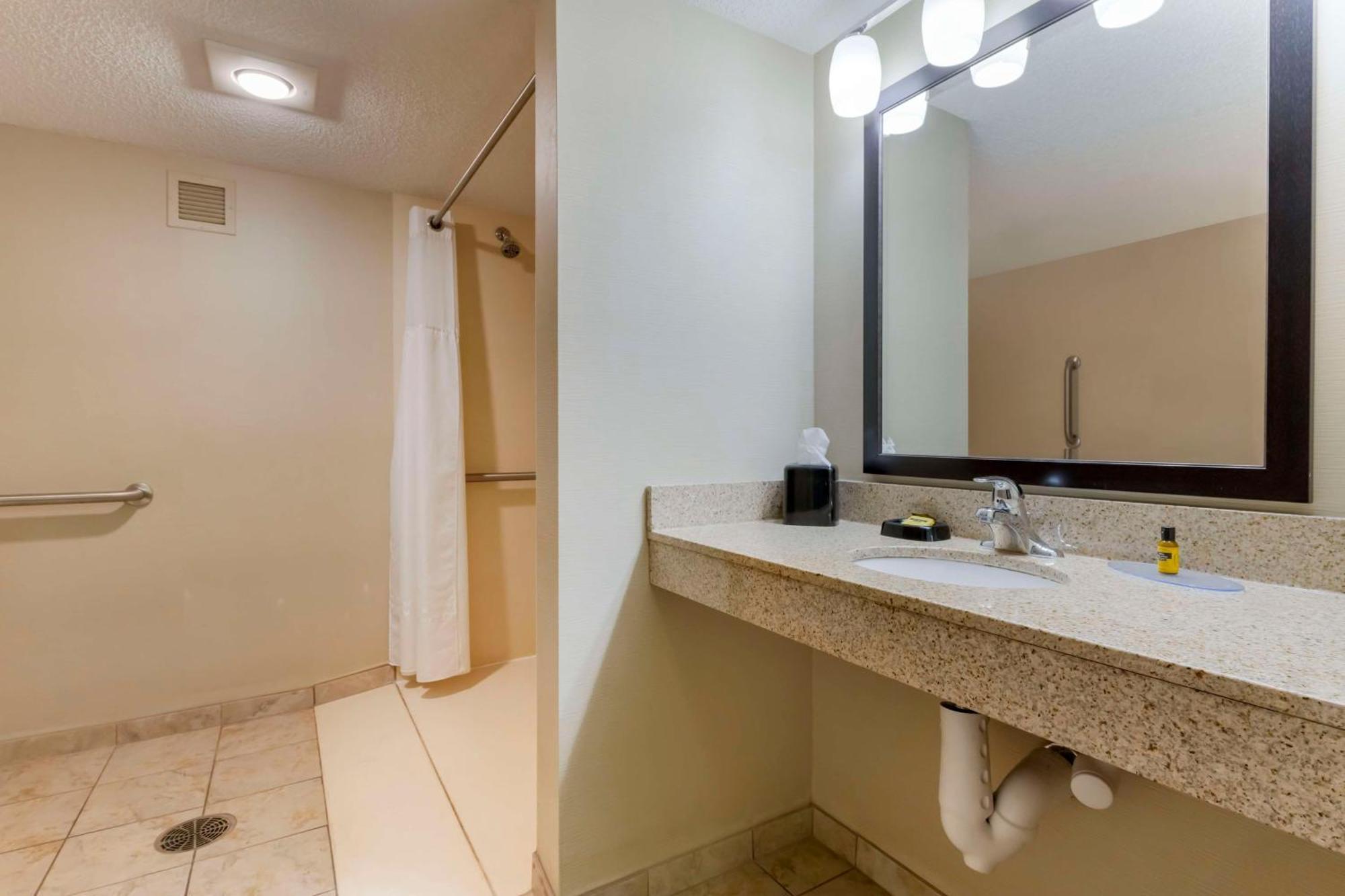 Queen Room Two Queen Beds Roll Shower Mobility Access or Non-Smoking,1617463130:JPEG