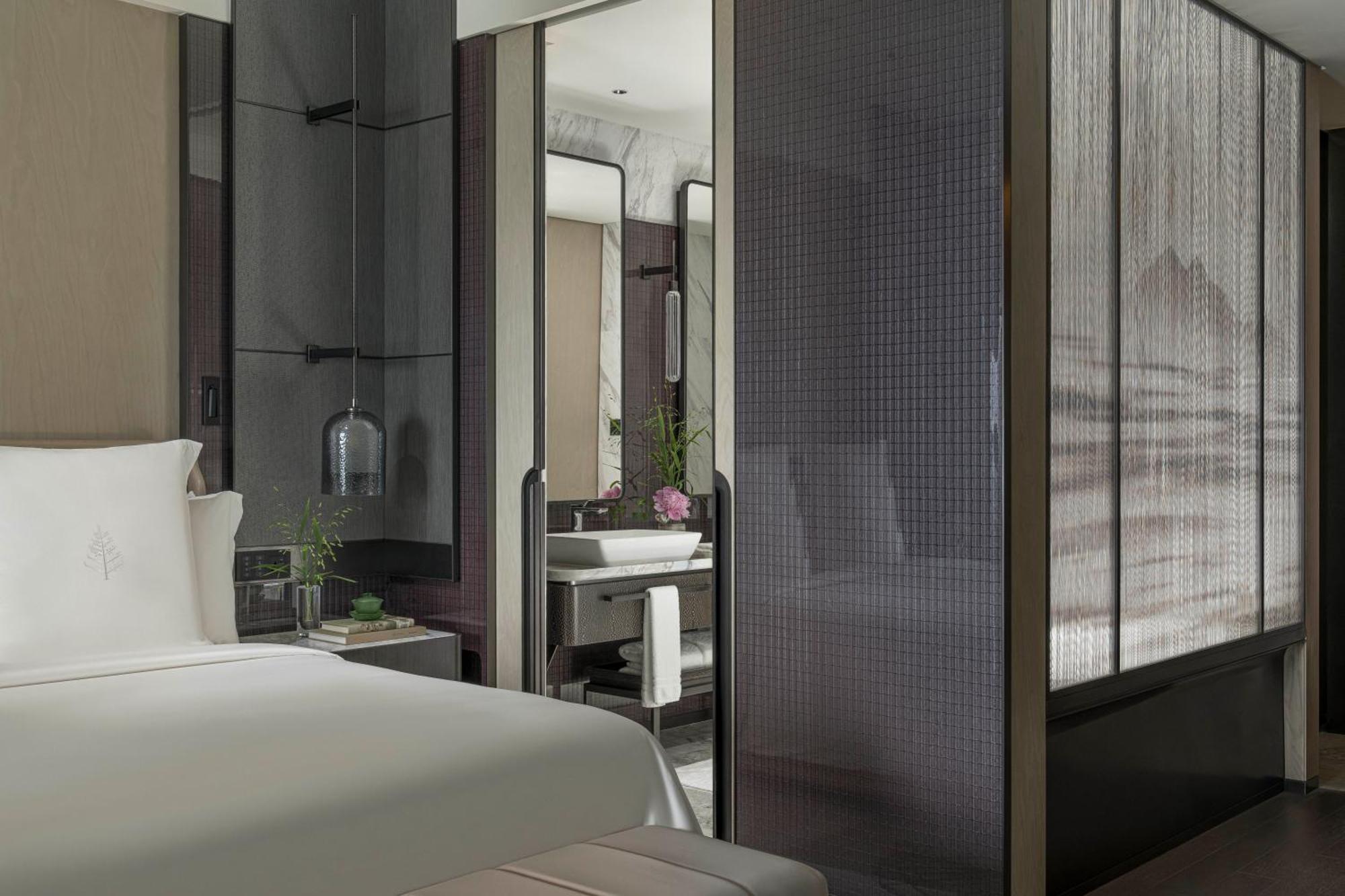 Premier King Room with City View