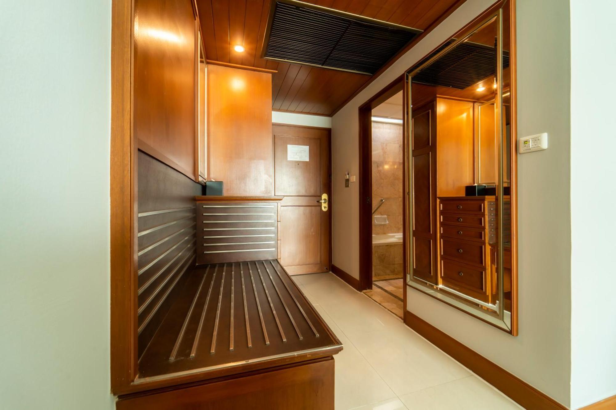 Deluxe Family Connecting Room