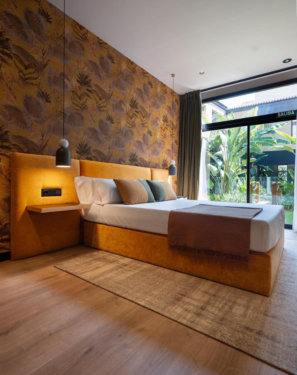 Deluxe Double Room Garden Access