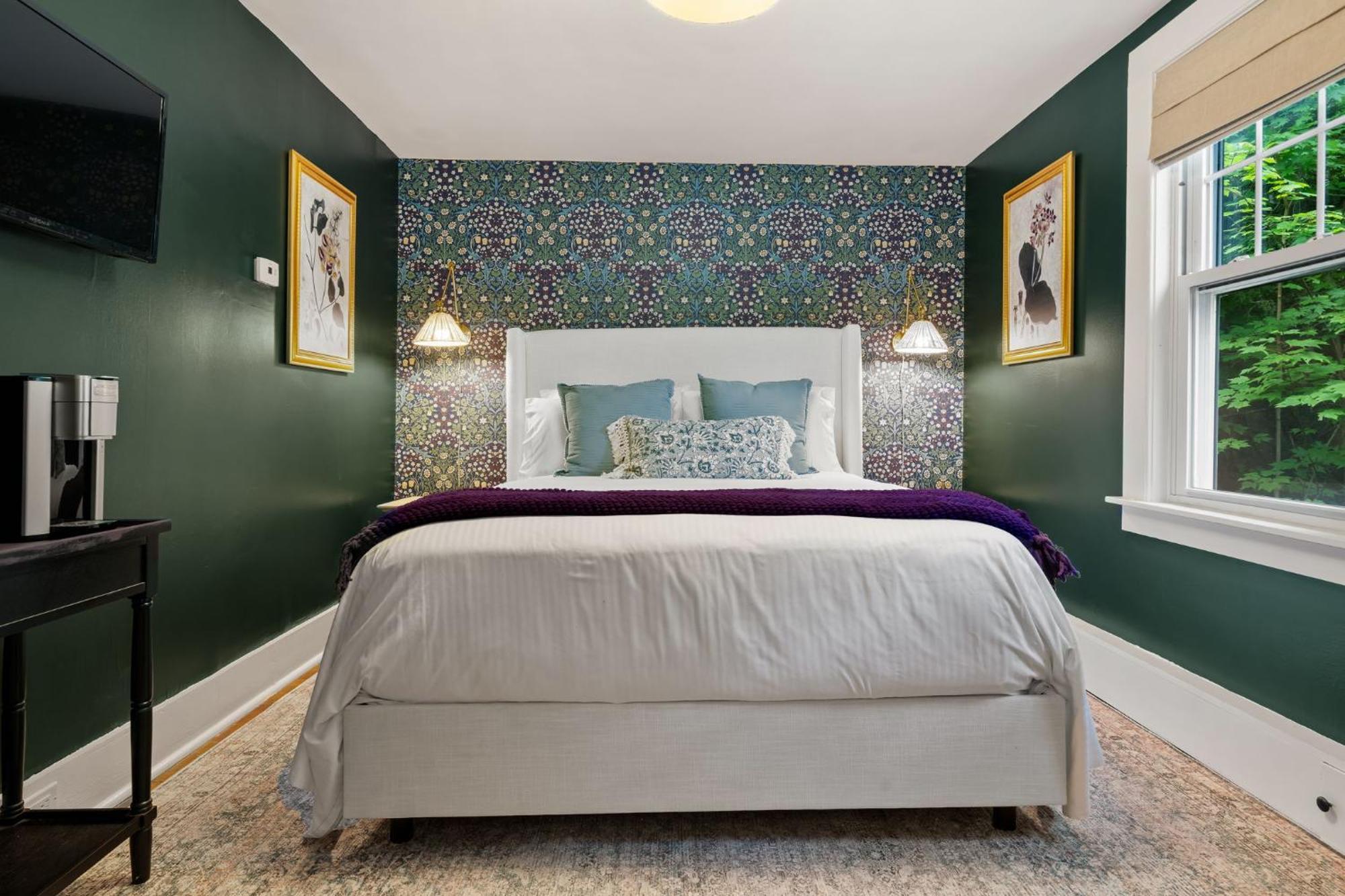 Queen Room