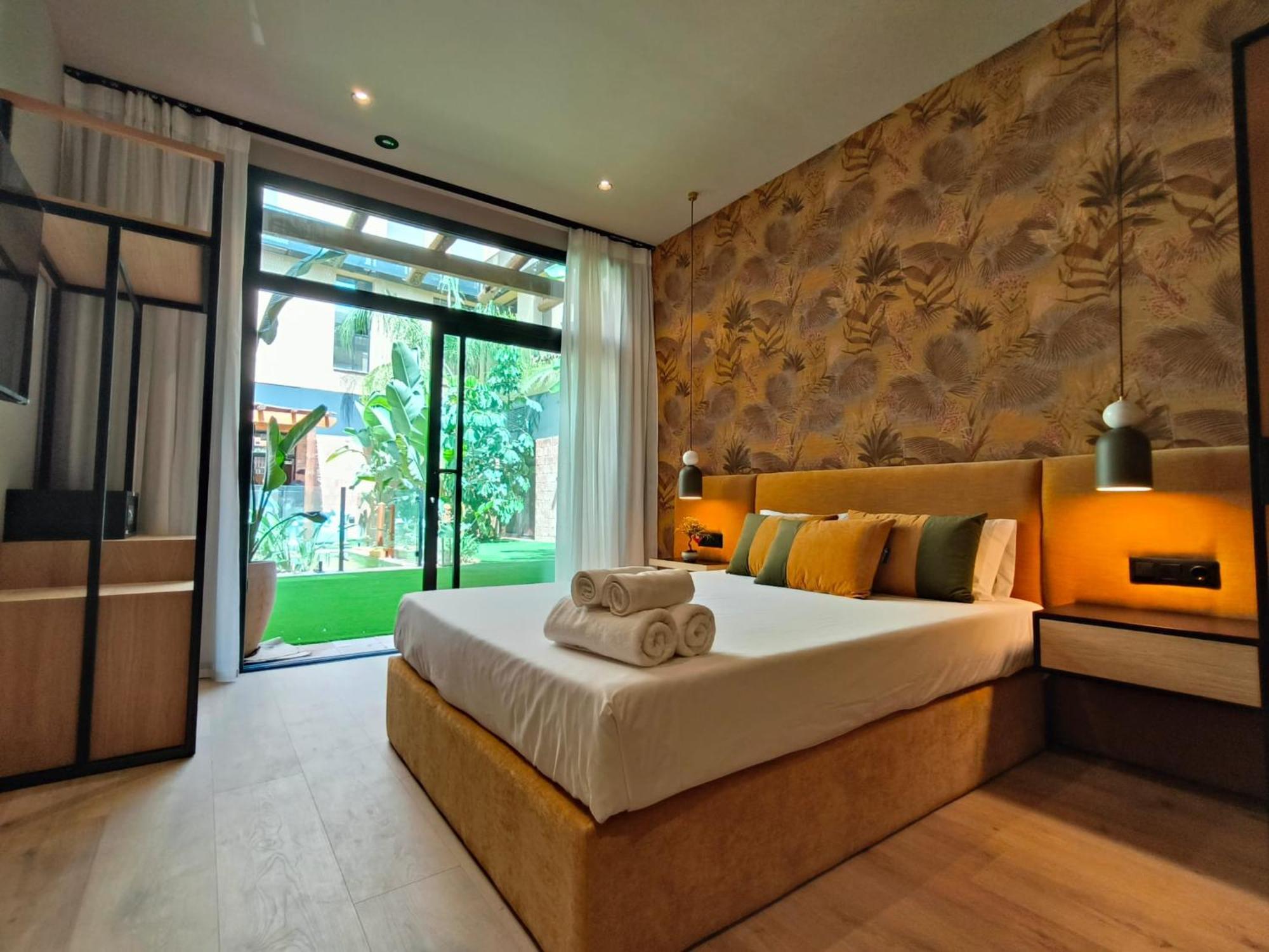 Deluxe Double Room Garden Access