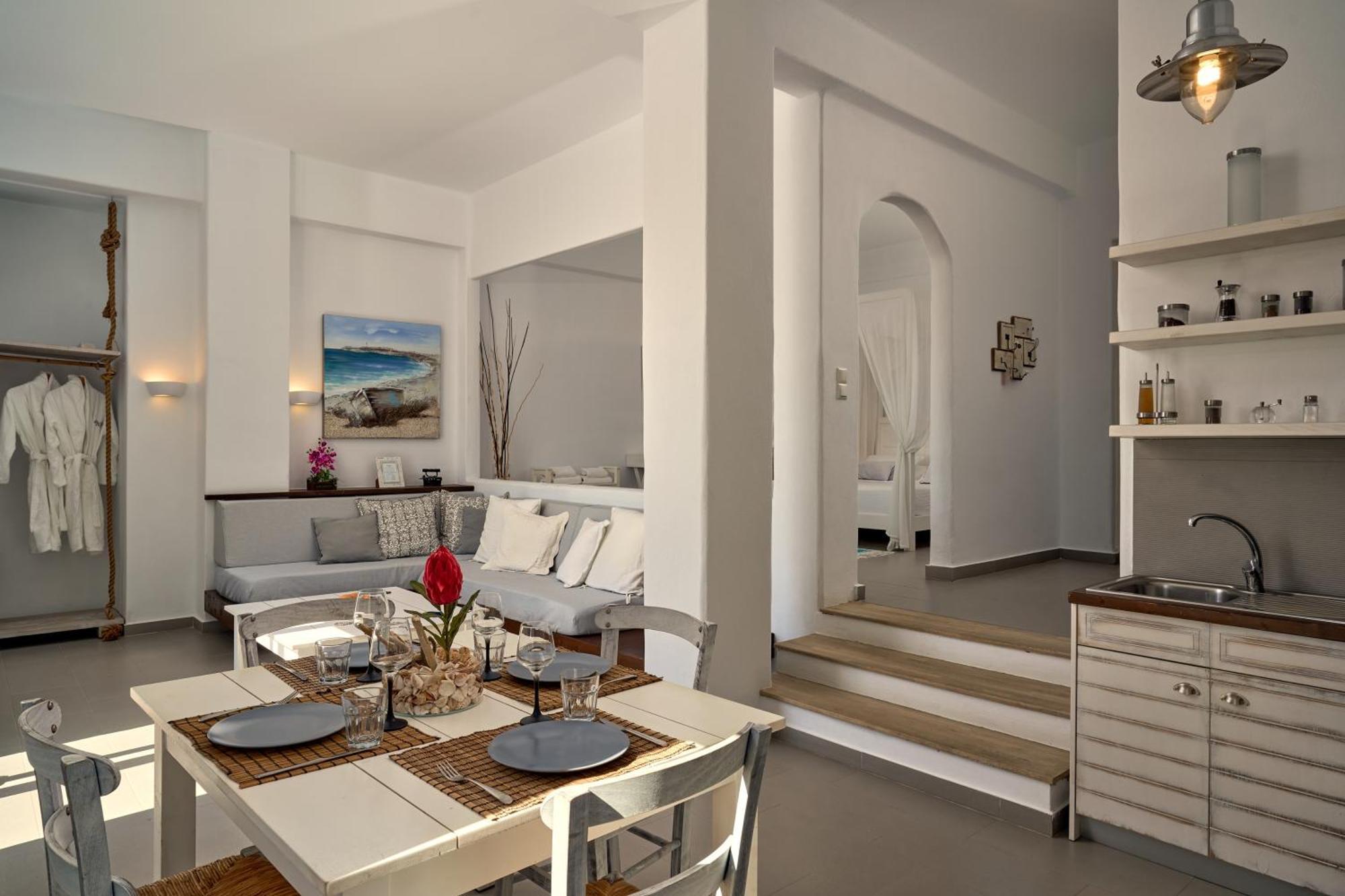 Poolfront Superior Suite Sea View