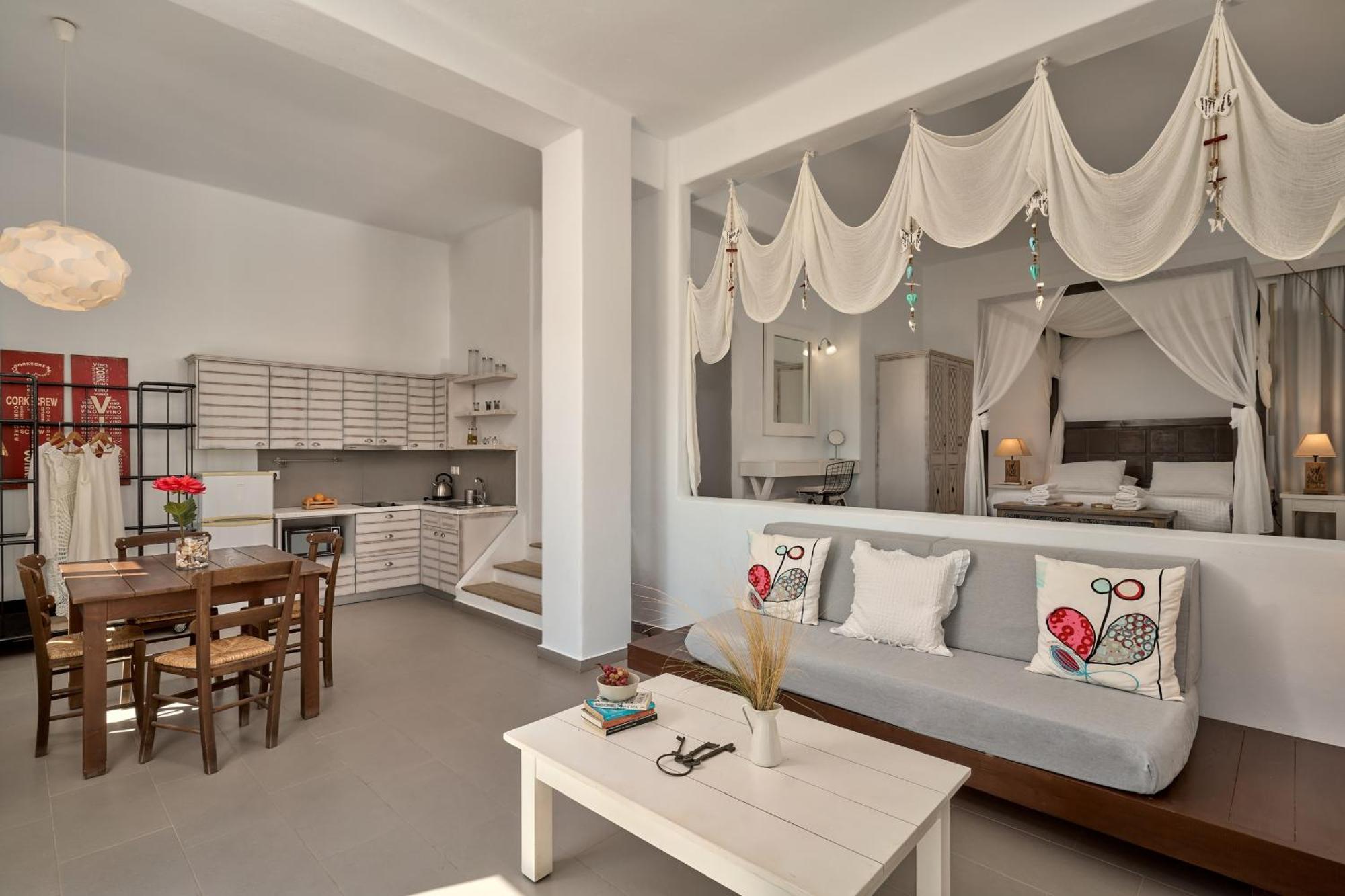 Poolfront Superior Suite Sea View