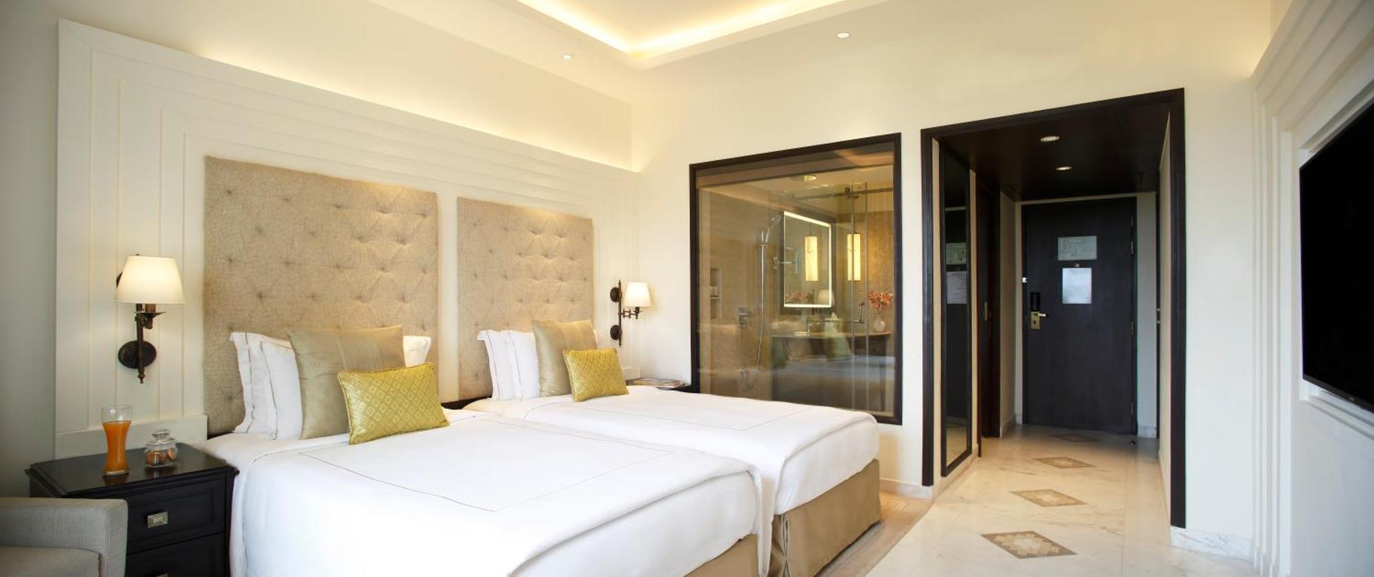 Superior Room City View Twin Bed