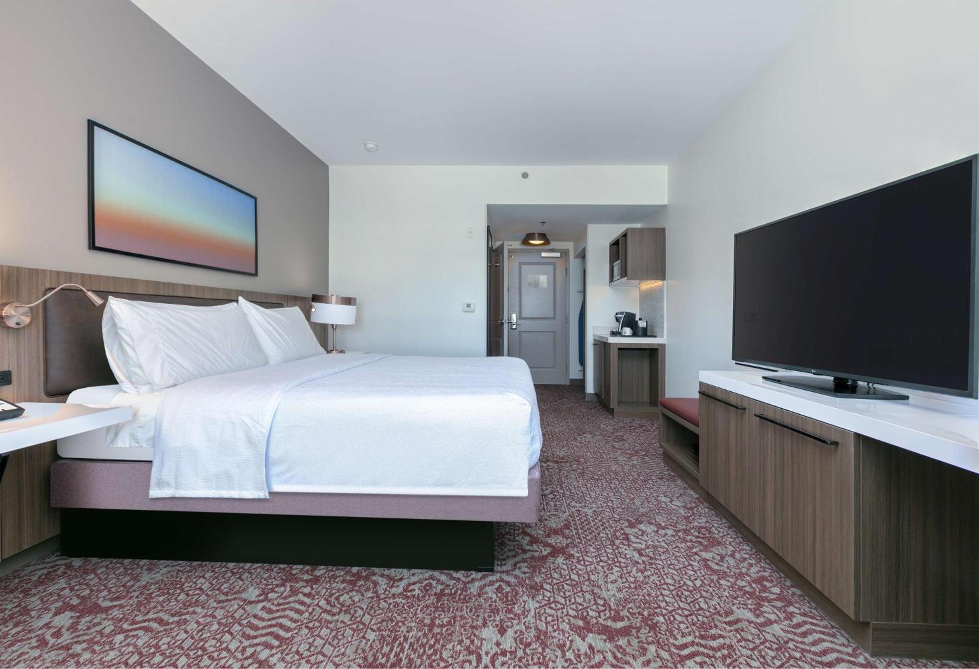 King Room with City View - High Floor