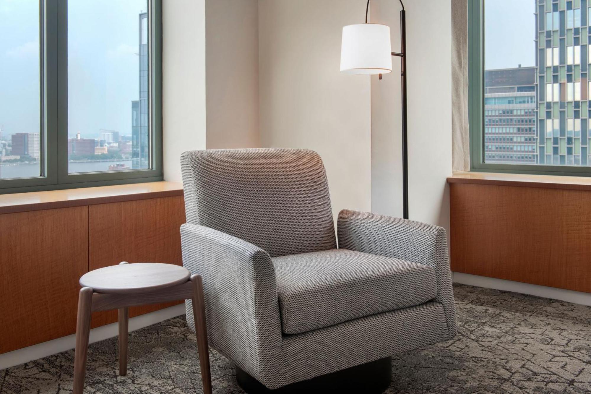 Junior Suite Tub Charles River View Mobility or Hearing Accessible