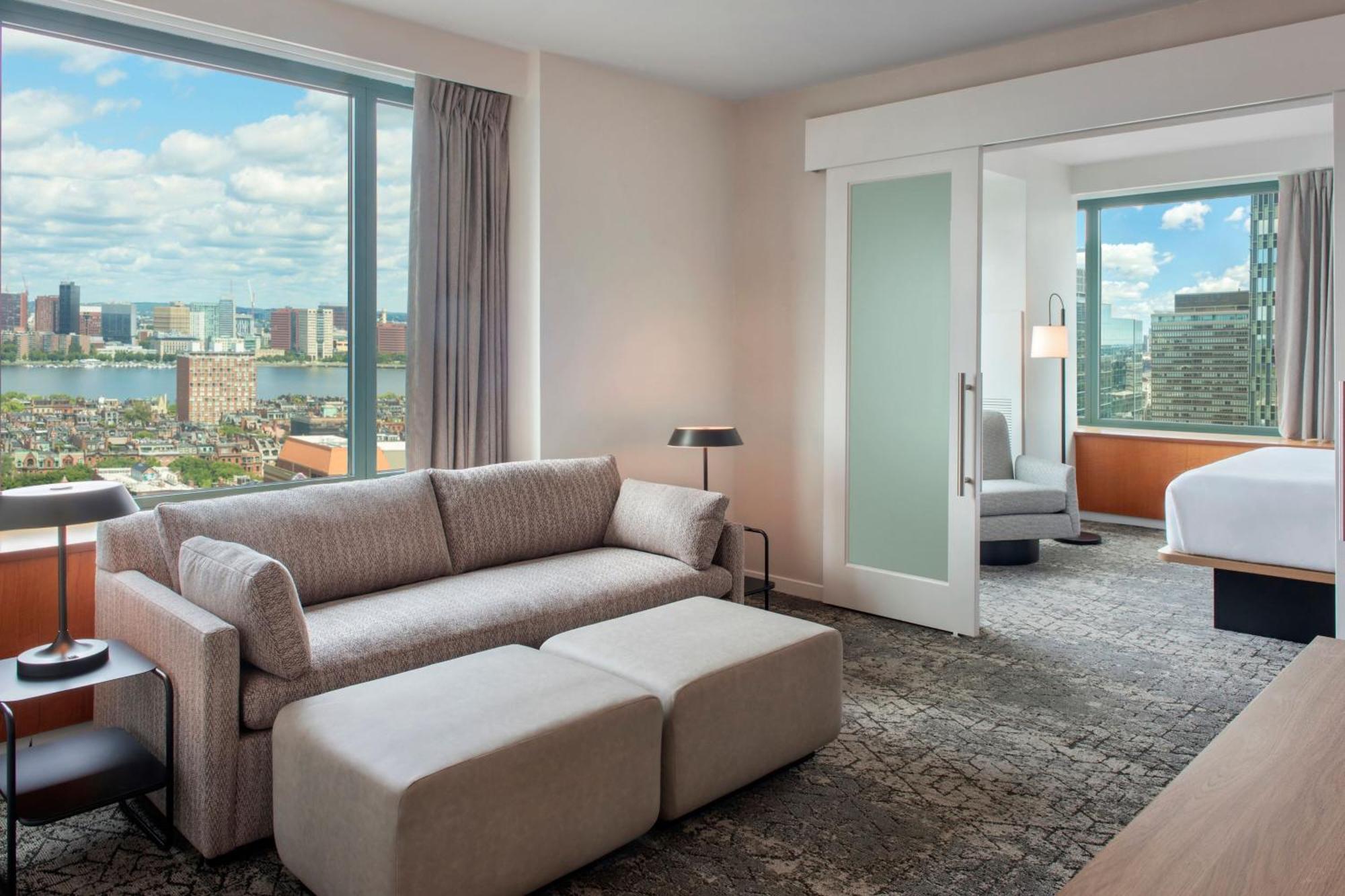 Junior Suite Tub Charles River View Mobility or Hearing Accessible