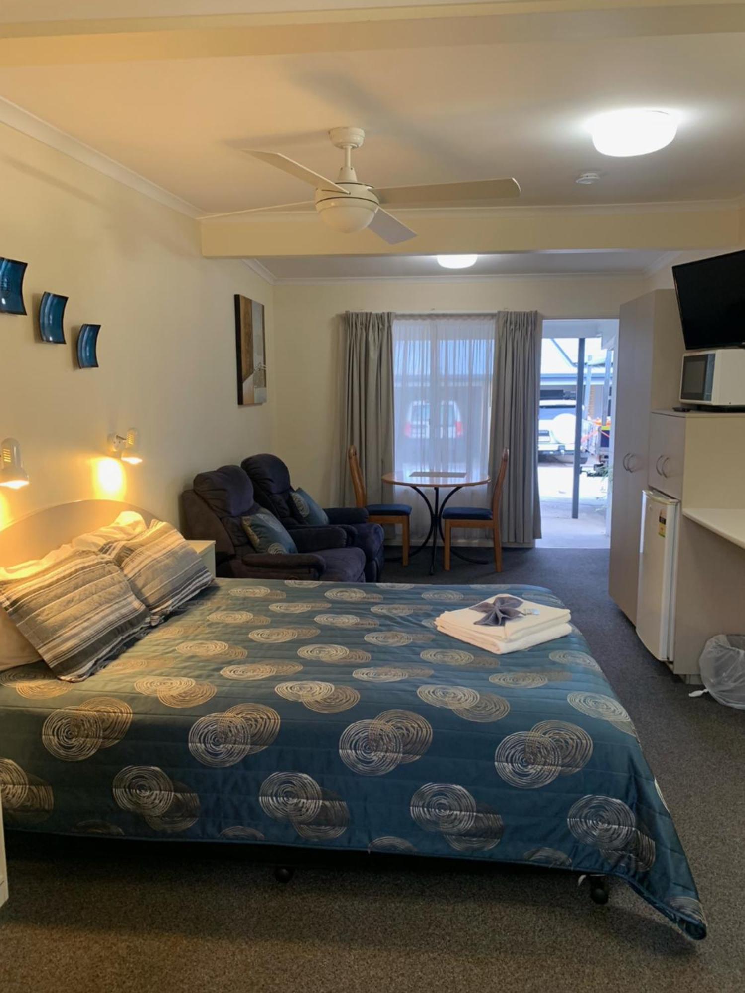 Queen Room with Spa Bath