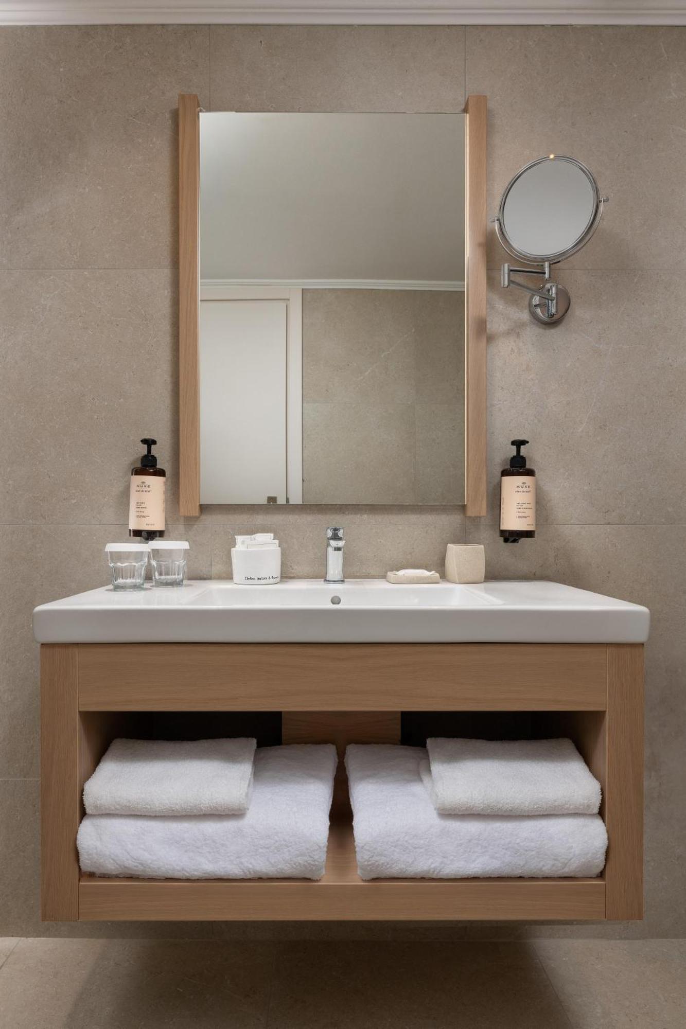 Suite de Luxe en Bord de Mer - Vue sur Mer