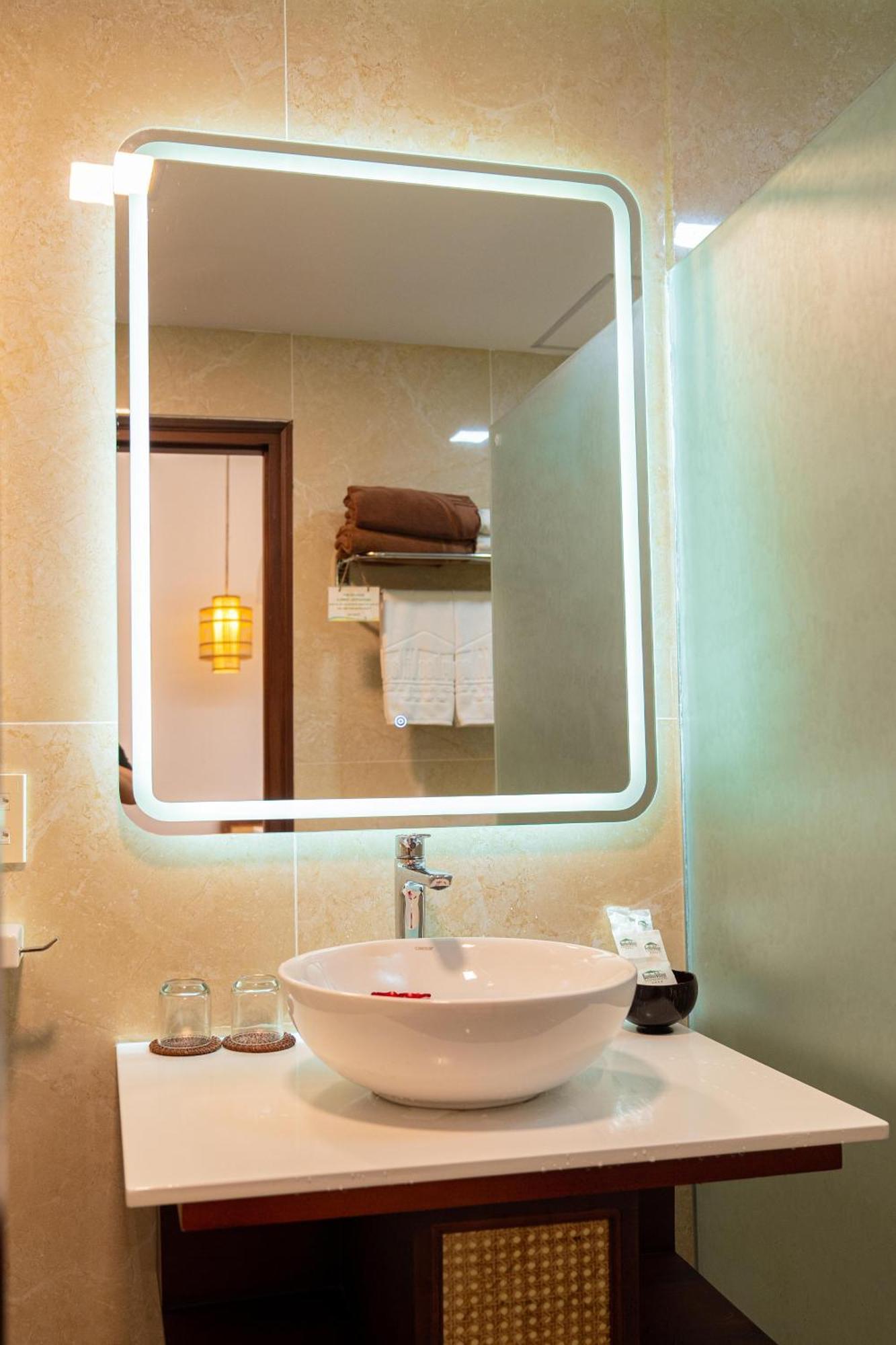 Cozy Double or Twin Room Shared Balcony
