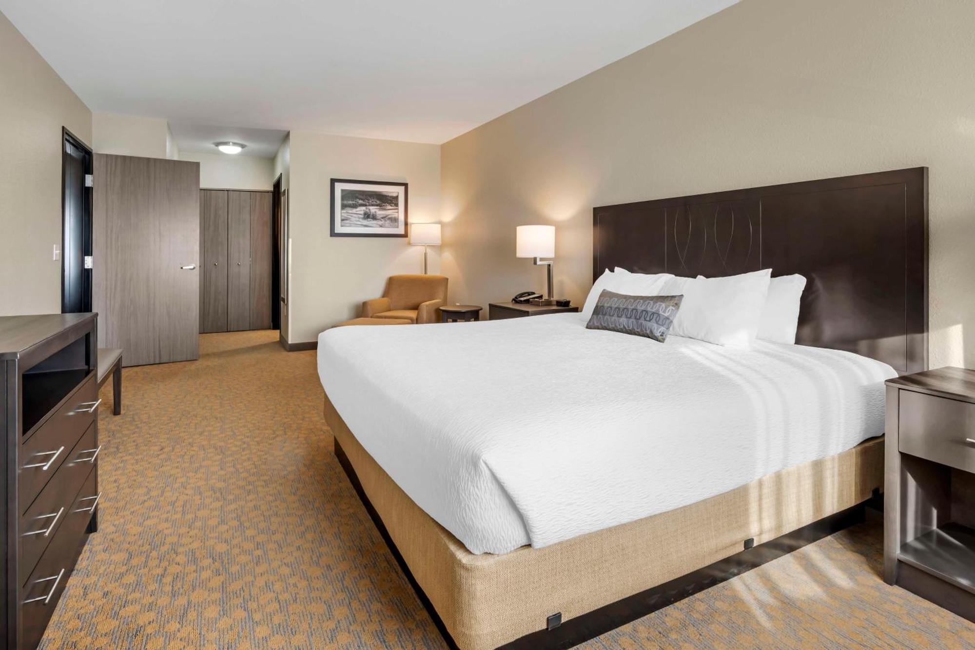 Two-Bedrooms King Suite