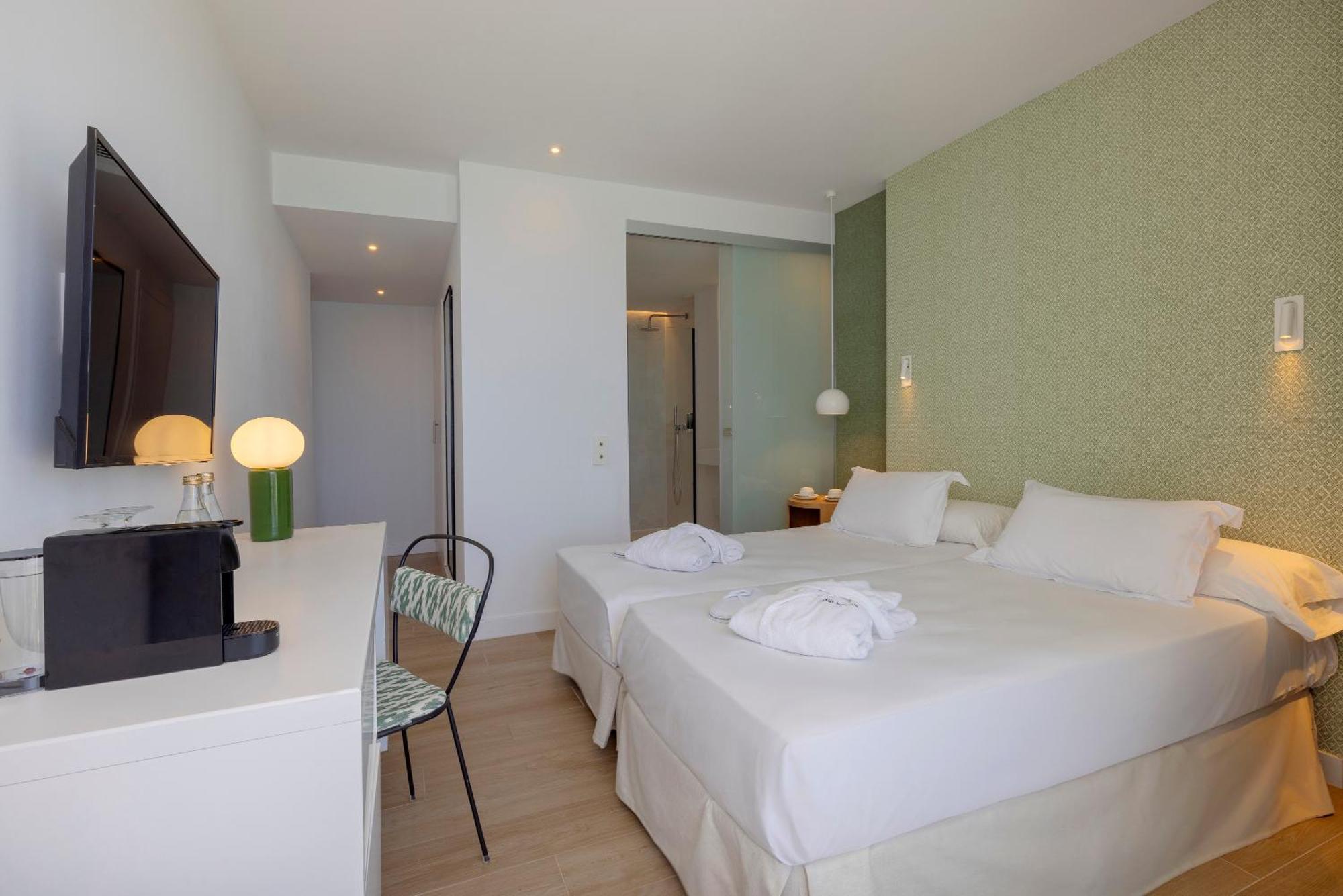 Premium Twin Room Sea View Balcony,1627201714:JPEG