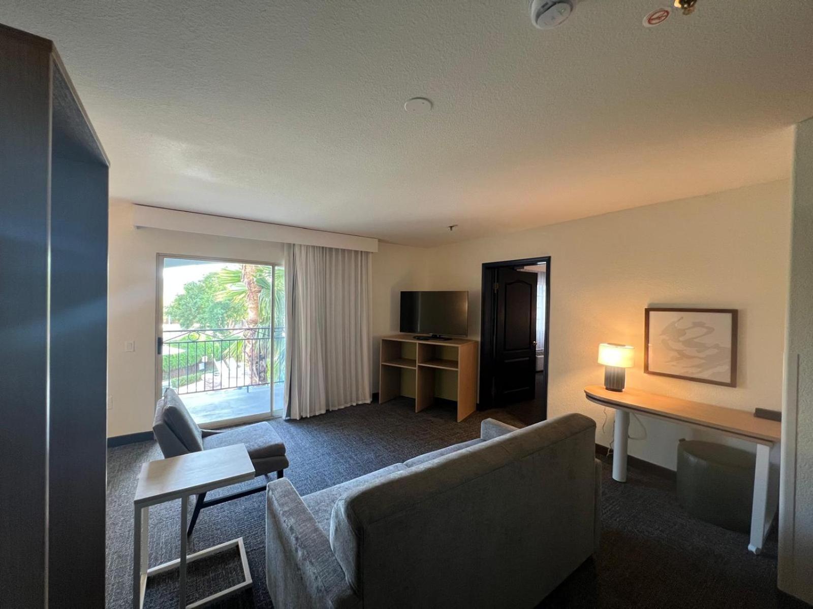 King Suite Pool View Patio