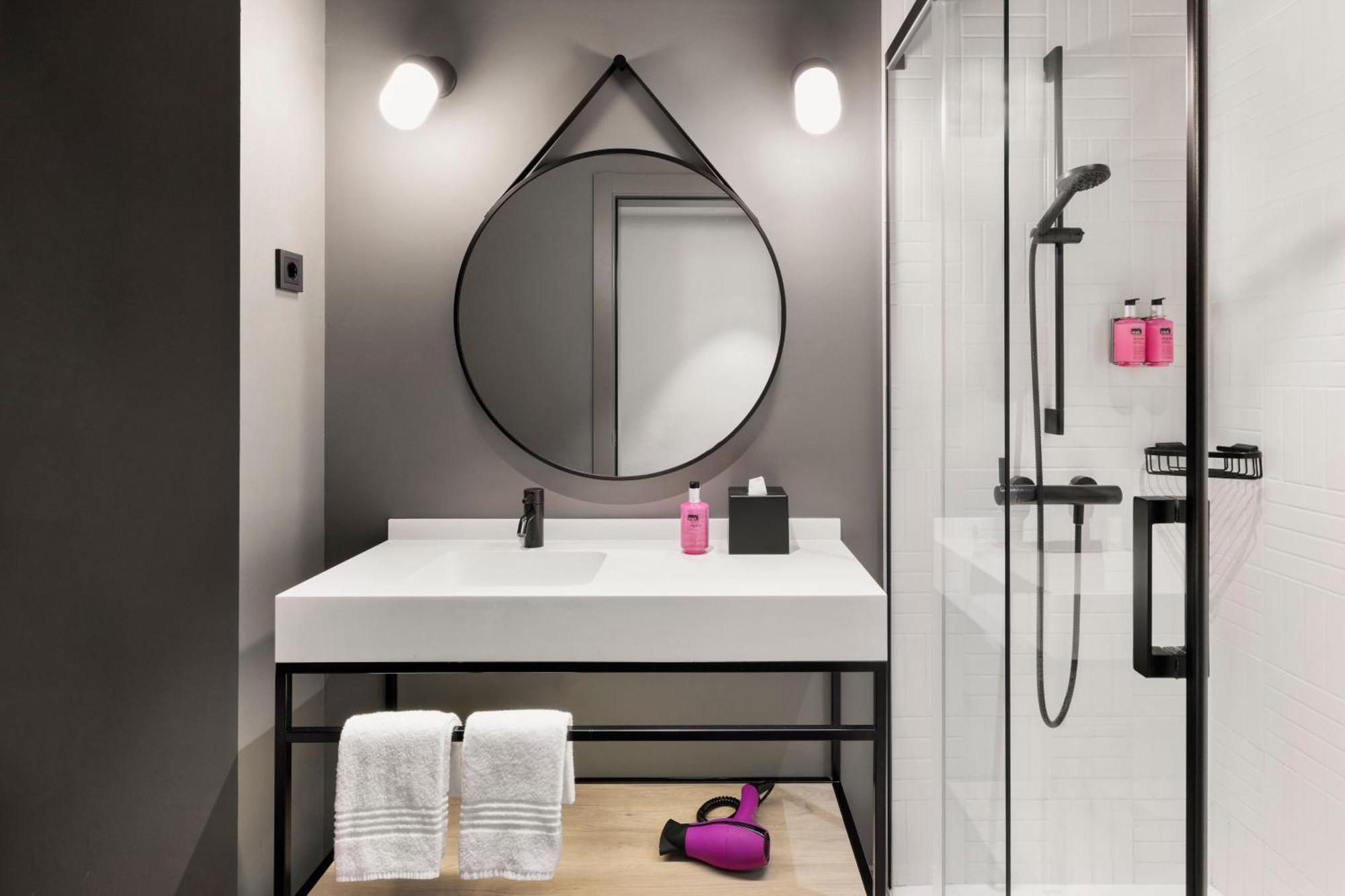 Moxy Twin Room Balcony