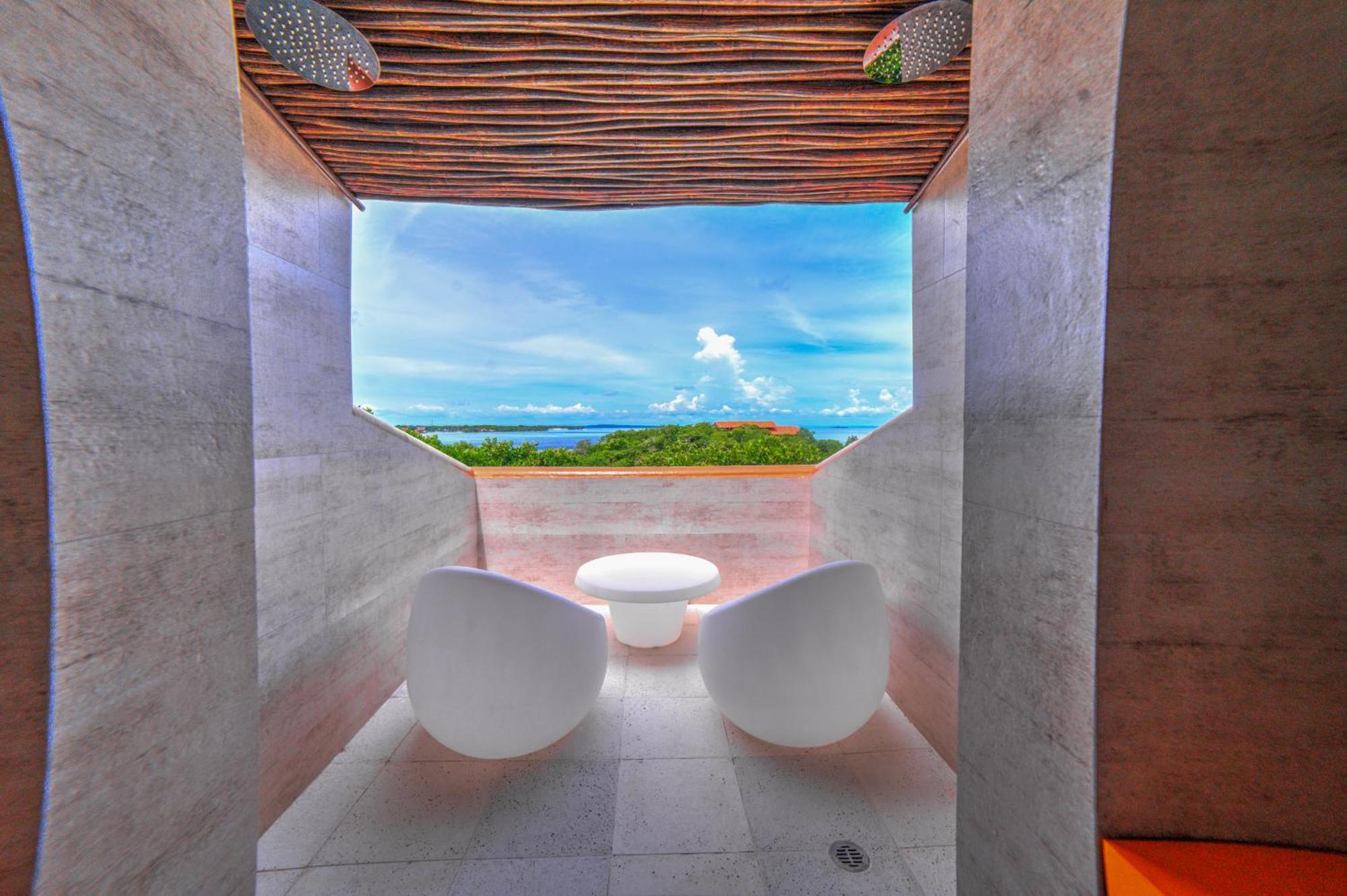 Habitación Doble Deluxe con balcón y vistas al mar