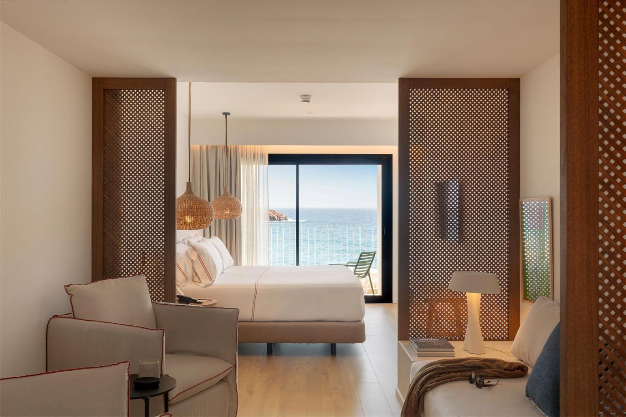 Suite with Sea View (2 Adults + 1 Child)