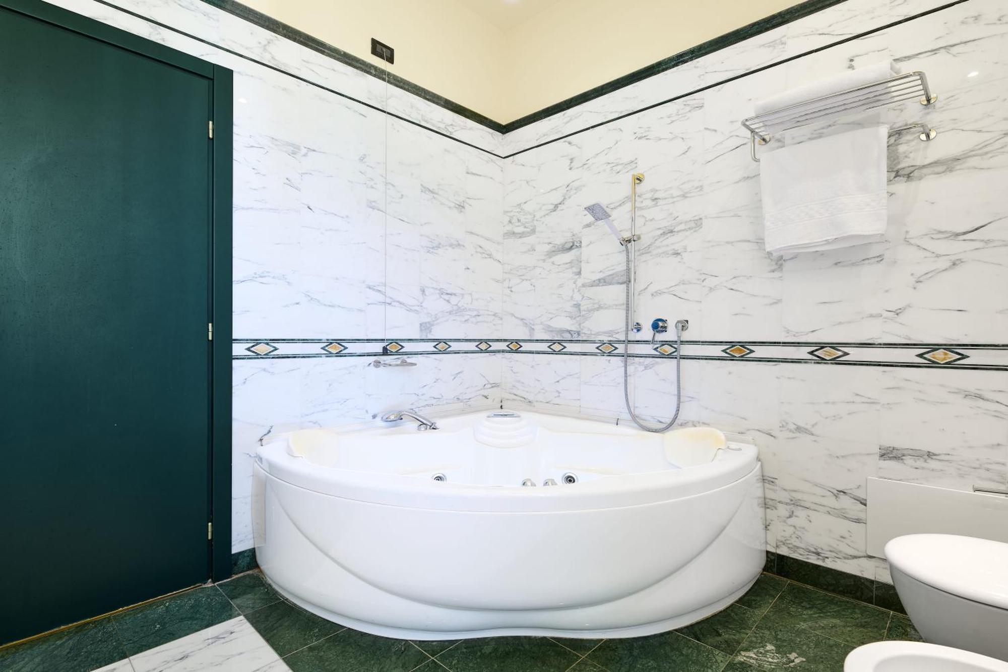 Junior Suite Spa Bath Spa Access