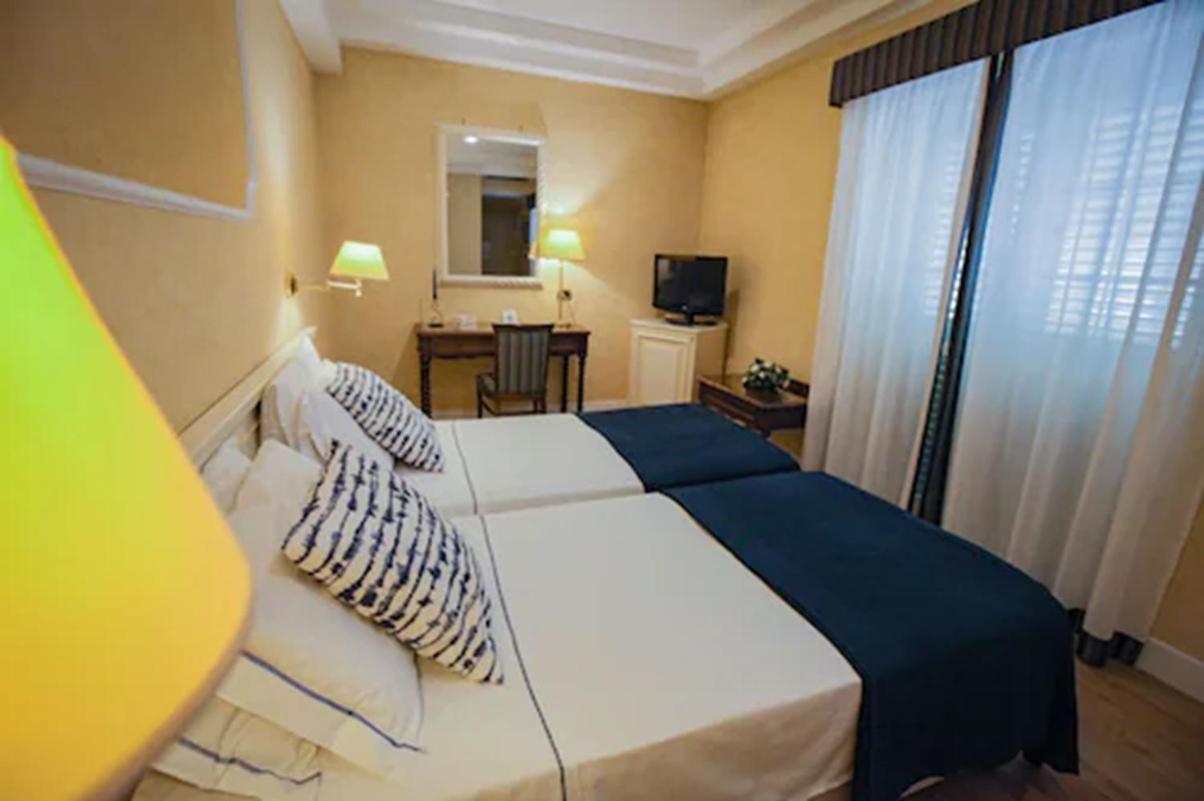 Twin Room,1631543547:JPEG