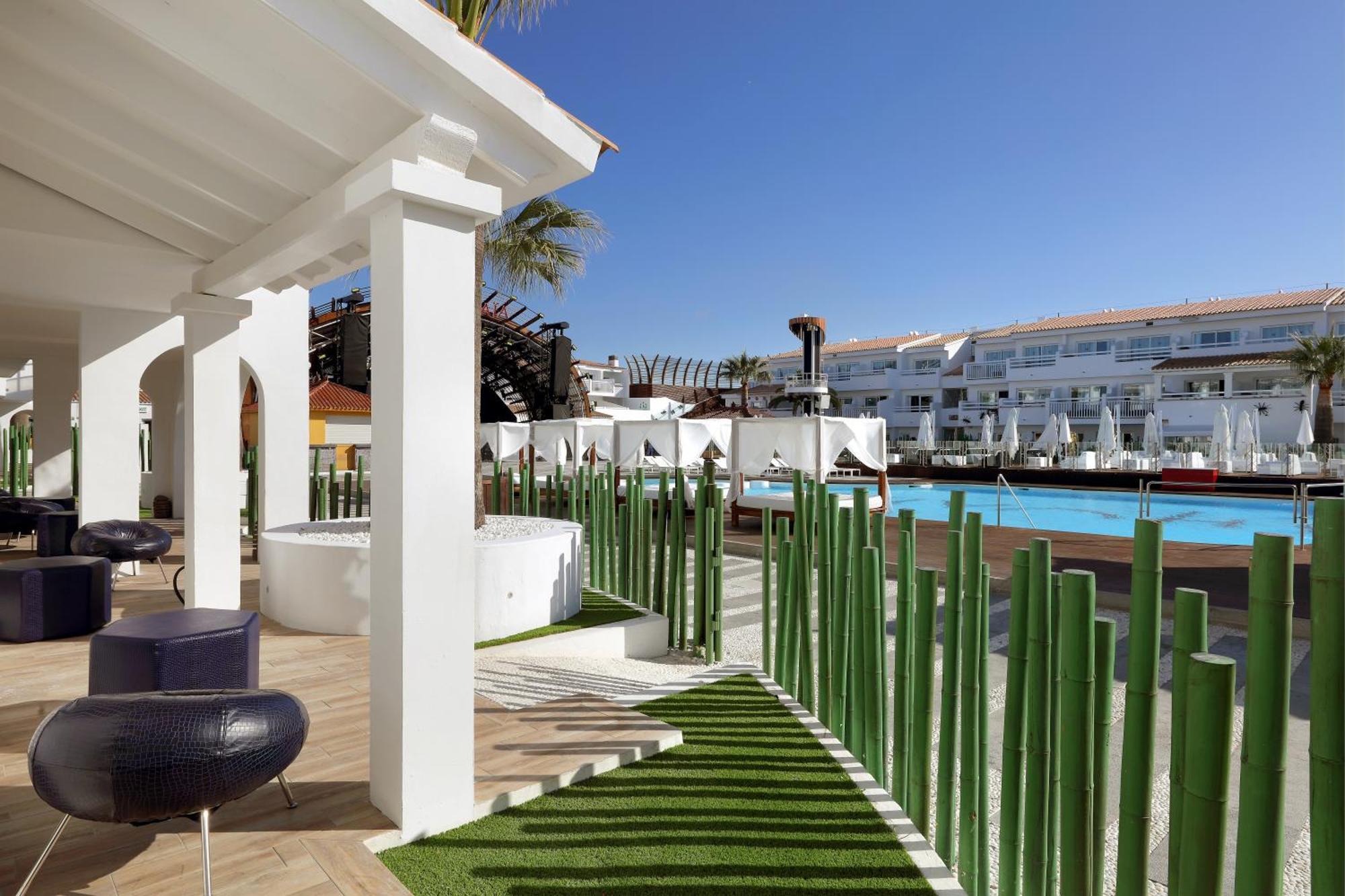 Quarto superior Party All Night Long - Ingresso para o Ushuaia Club incluído