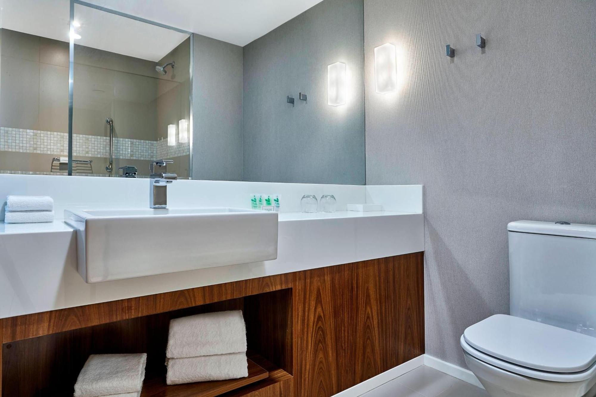 Quarto com 2 Camas de Solteiro