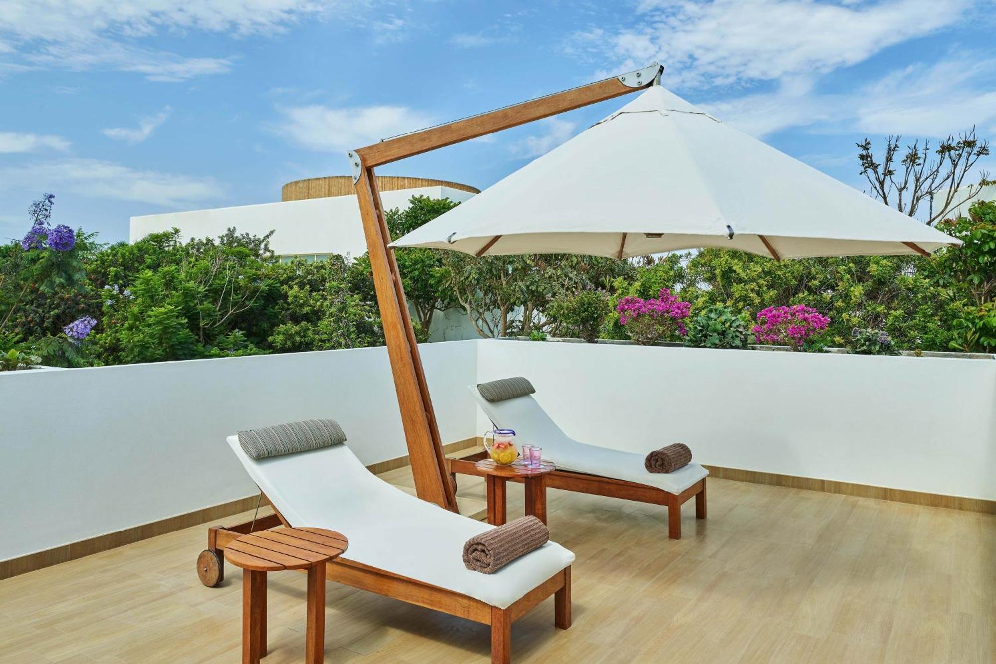 Solarium Larger Suite 1 King Sofa Bed Oceanfront